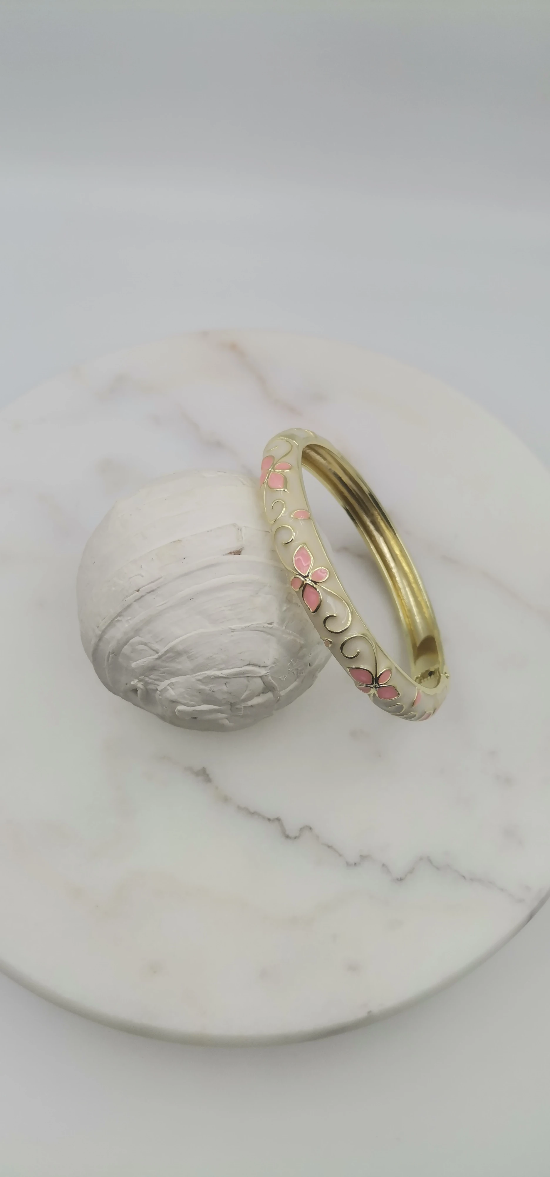 MİNELİ GOLD KELEPÇE