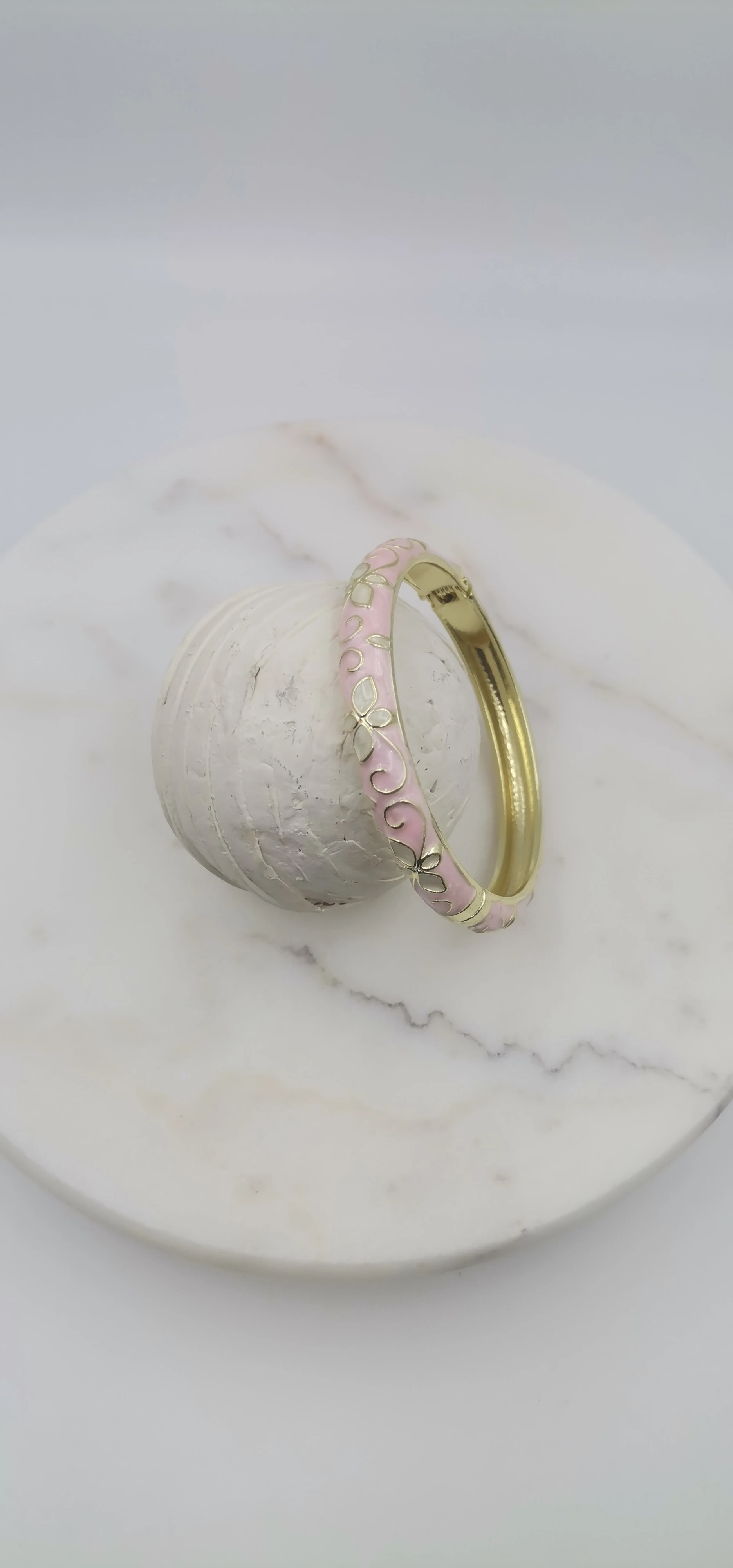 MİNELİ GOLD KELEPÇE