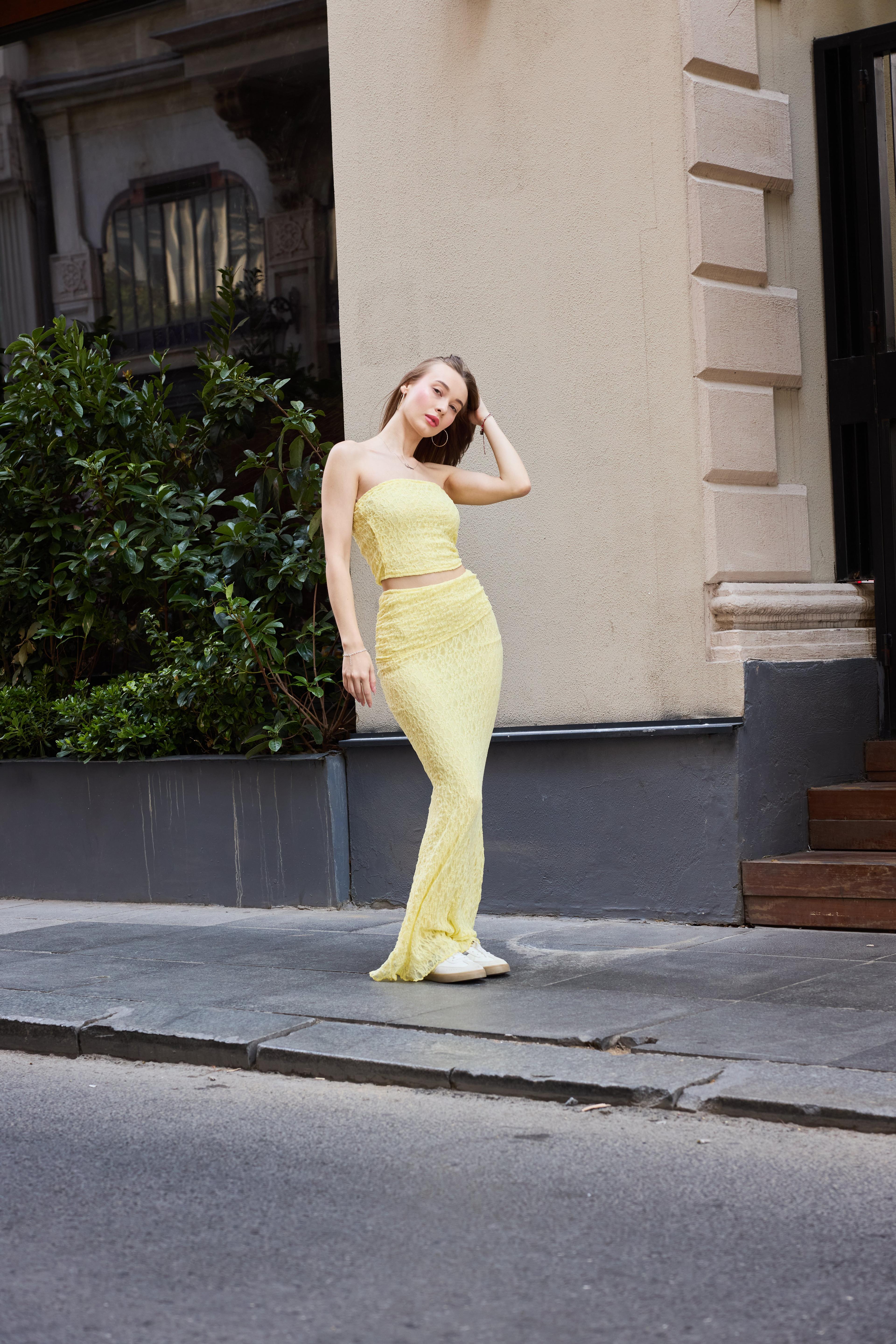  Éclat Soleil Kadın Sarı Dantel Straplez İkili Takım Crop Top & Uzun Etek