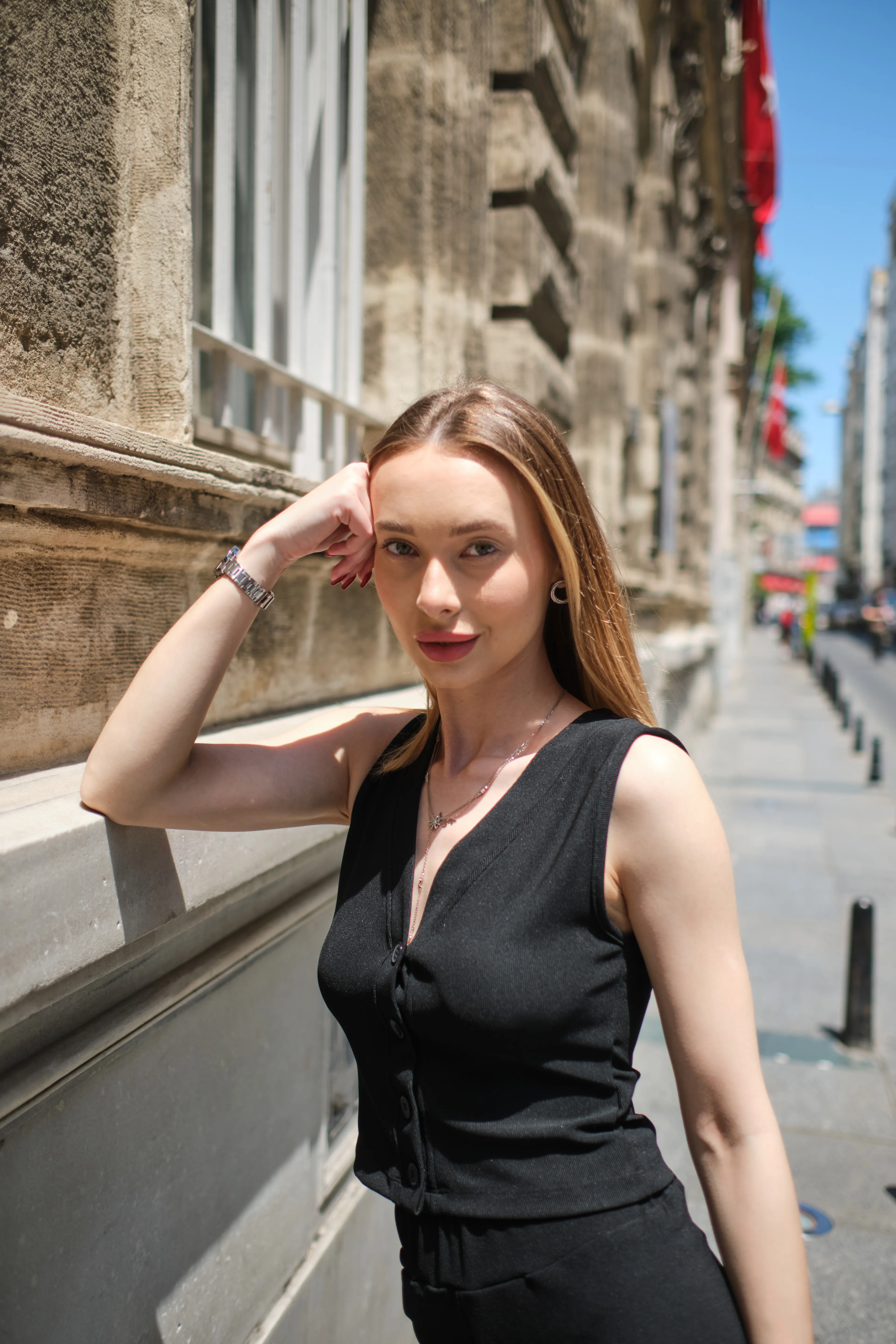 Ensemble Élégance Noire Kadın Siyah Düğmeli Triko Takım - Yüksek Bel Pantolon ve V-Yaka Yelek