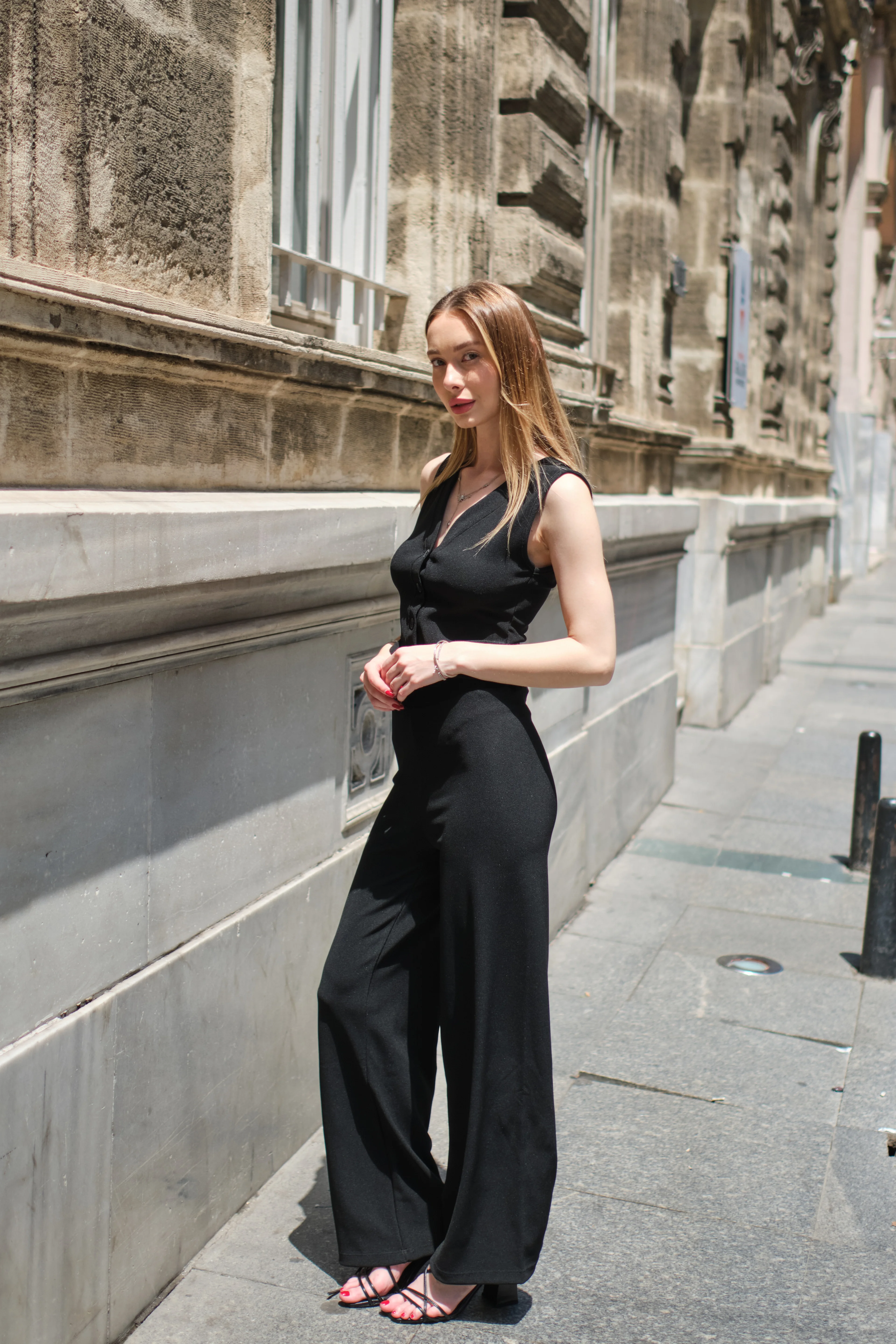 Ensemble Élégance Noire Kadın Siyah Düğmeli Triko Takım - Yüksek Bel Pantolon ve V-Yaka Yelek