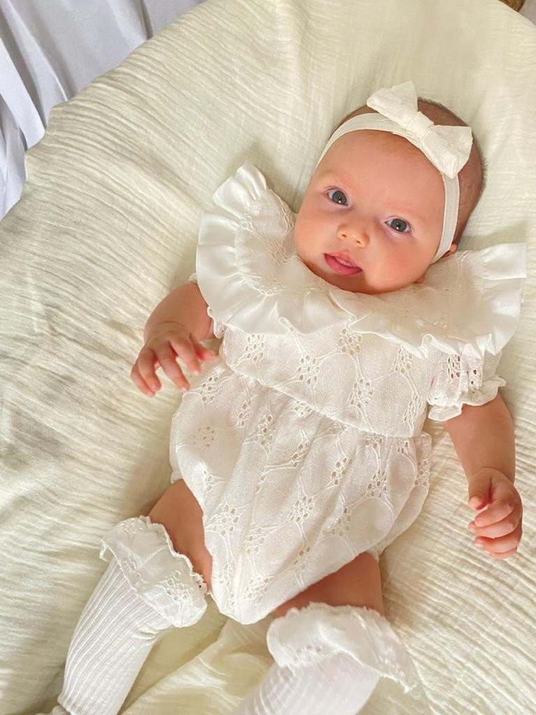 Mabel Fisto Detay Delikli Kısa Kol Romper-Çorap-Bandana Set