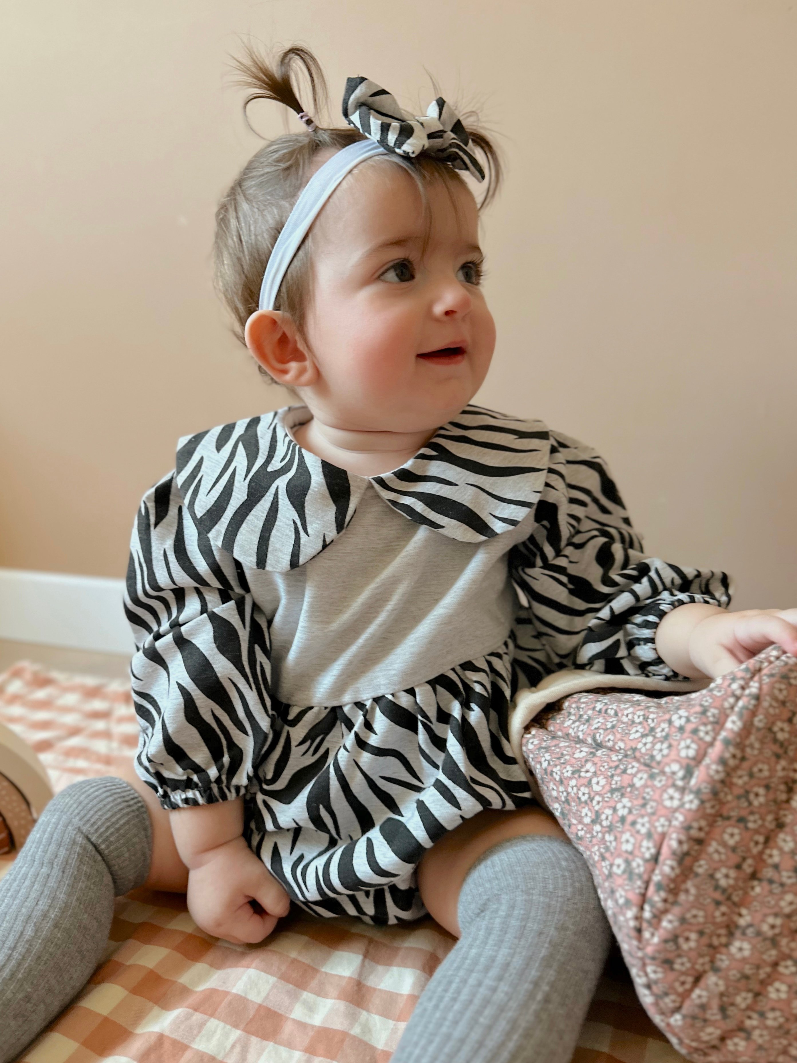 Zebra Desen Alttan Çıtçıtlı Romper Bandana Set - Gri