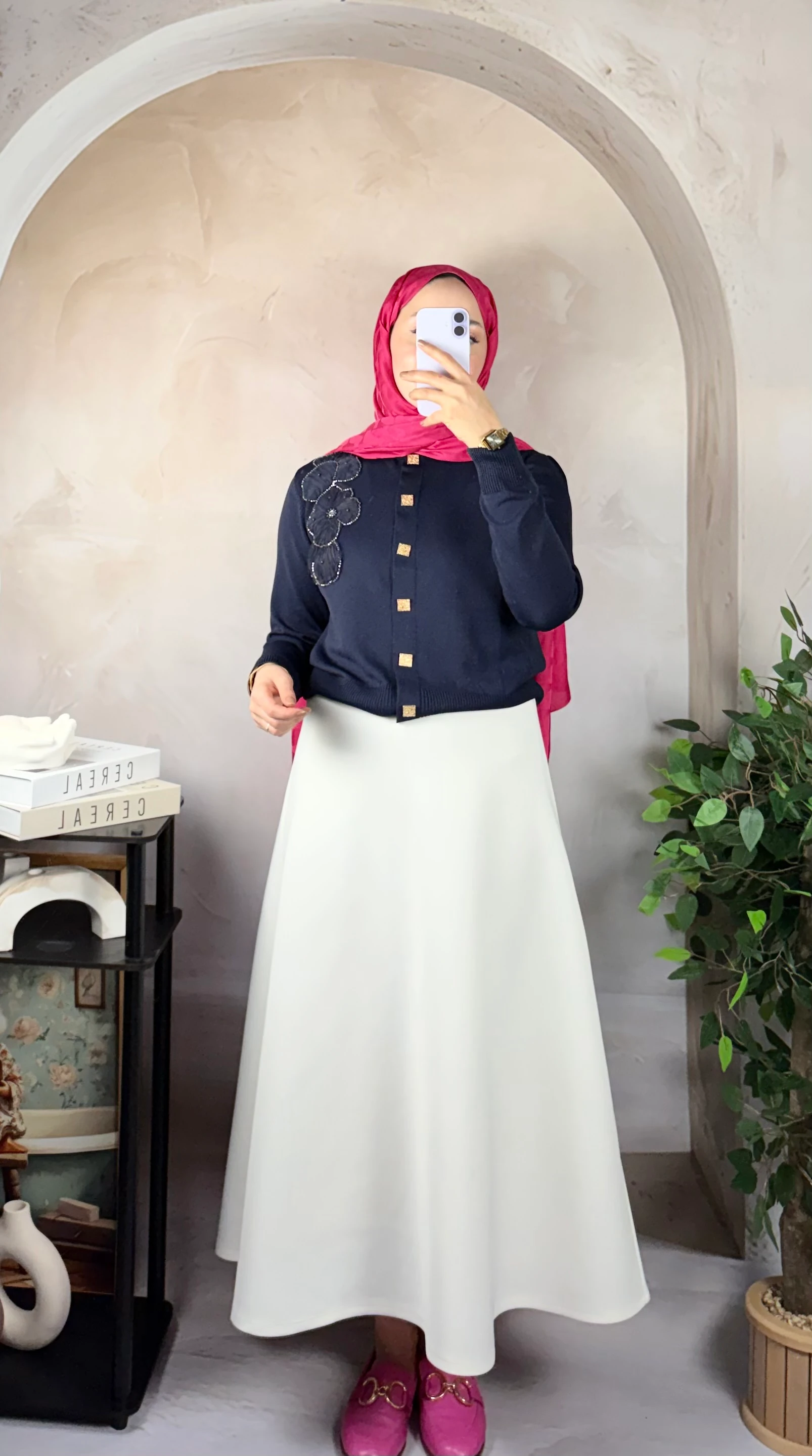 Çiçek İşlemeli Triko Hırka