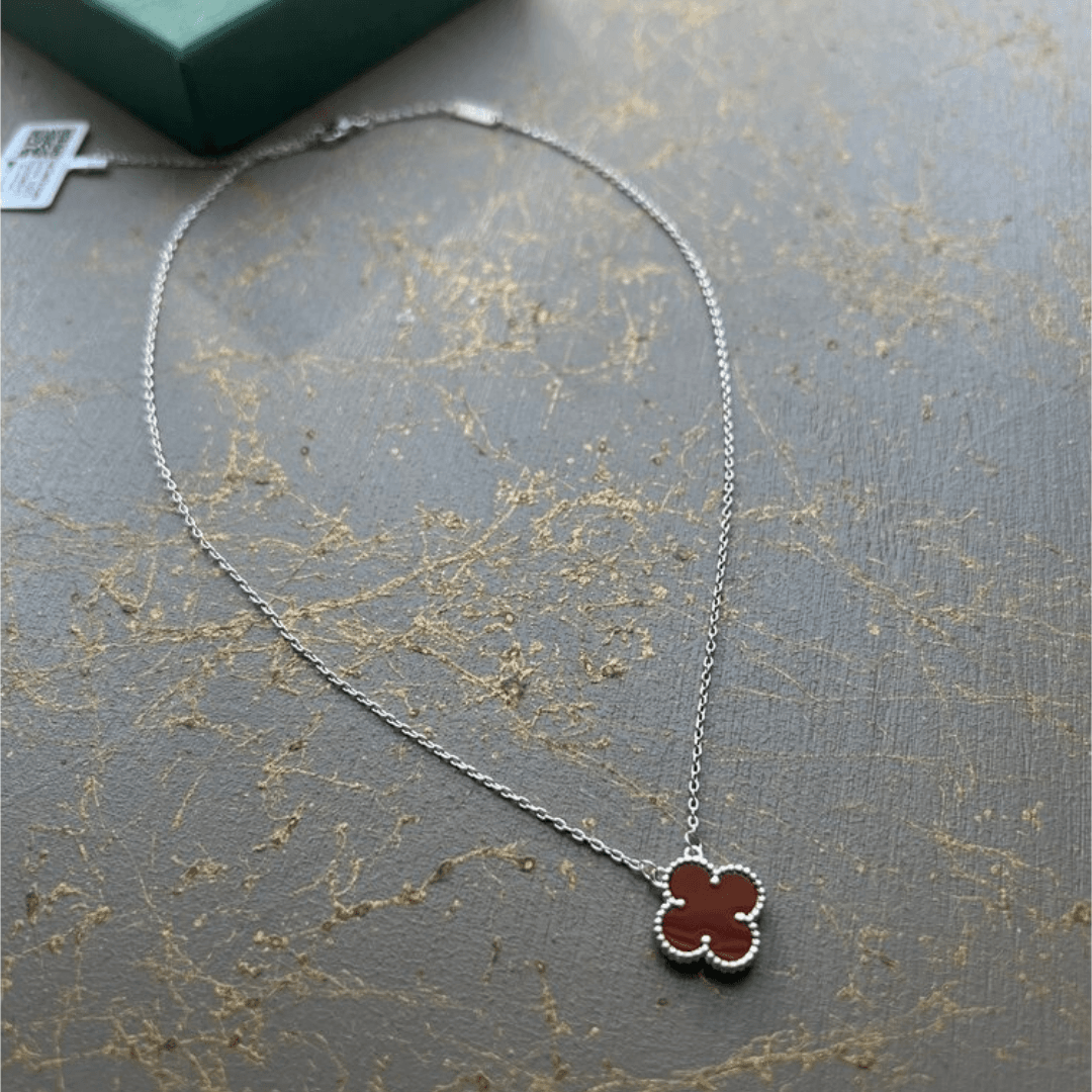 Van Cleef & Arpels Silver Red Kolye