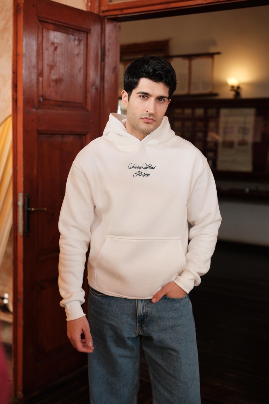 Beyaz Göz Baskı Sweatshirt