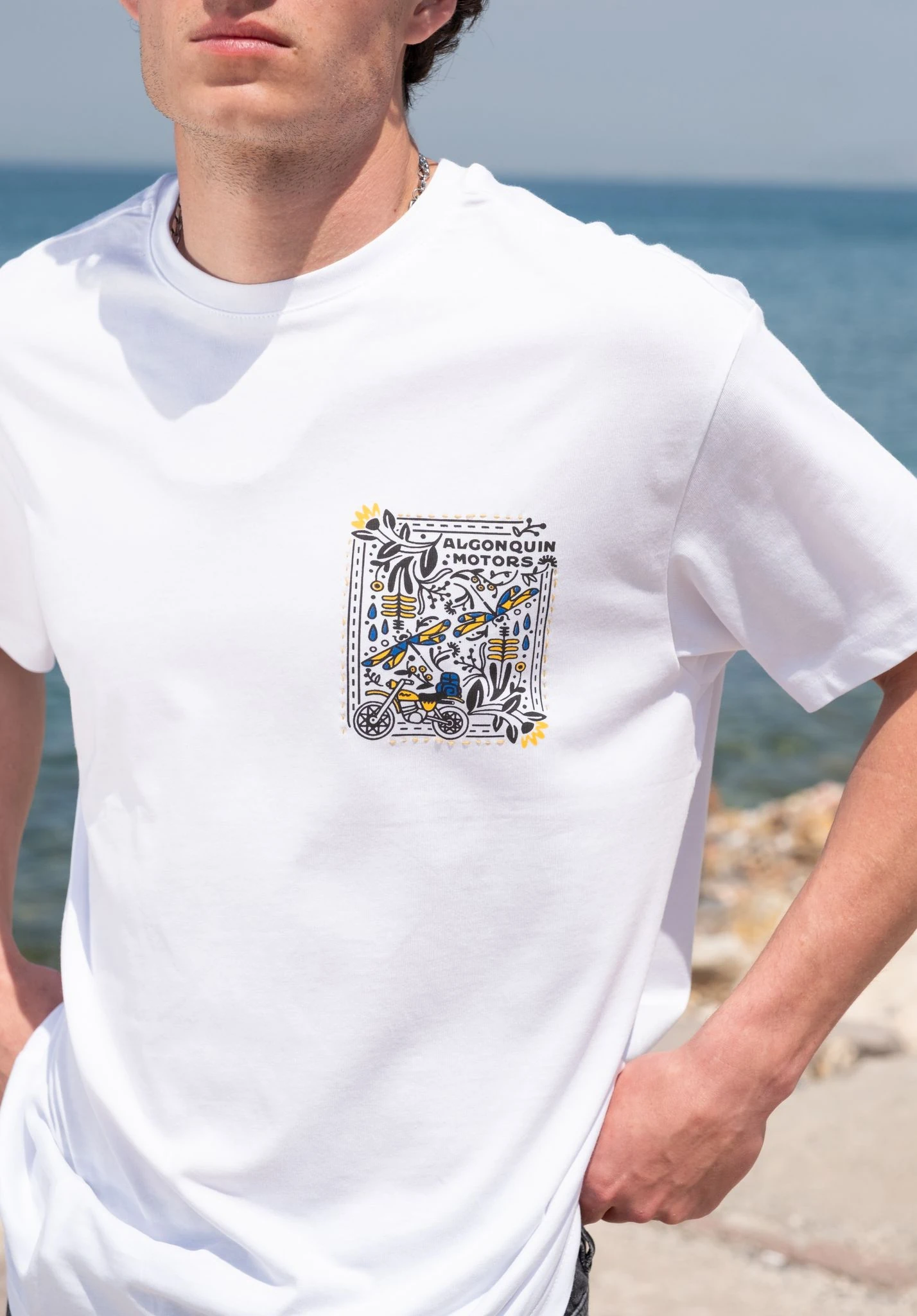 YUVARLAK YAKA ÖN VE ARKA MOTORSİKLET BASKILI TSHİRT-BEYAZ
