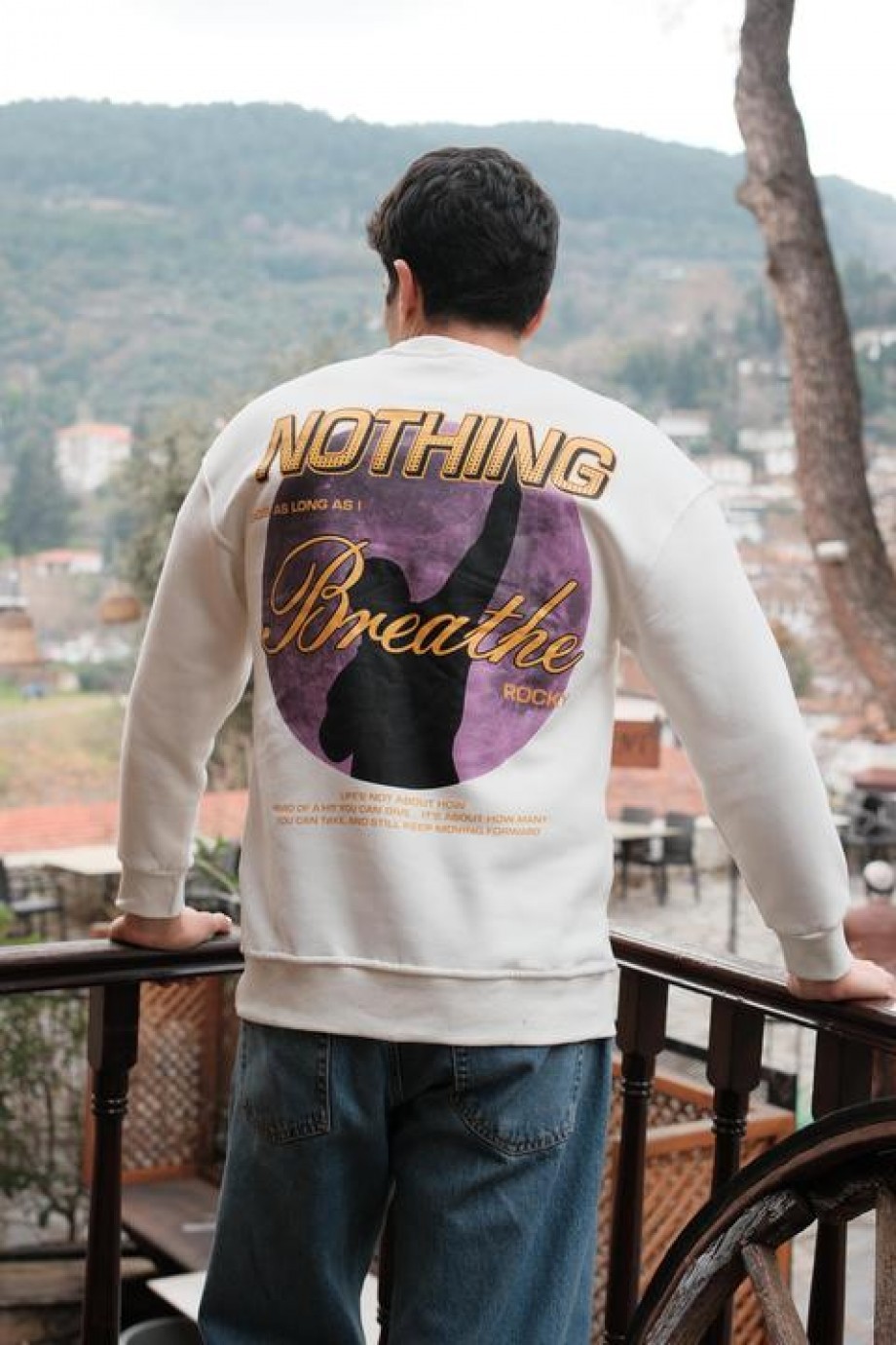 Krem Renk Mor Baskı Sweatshirt