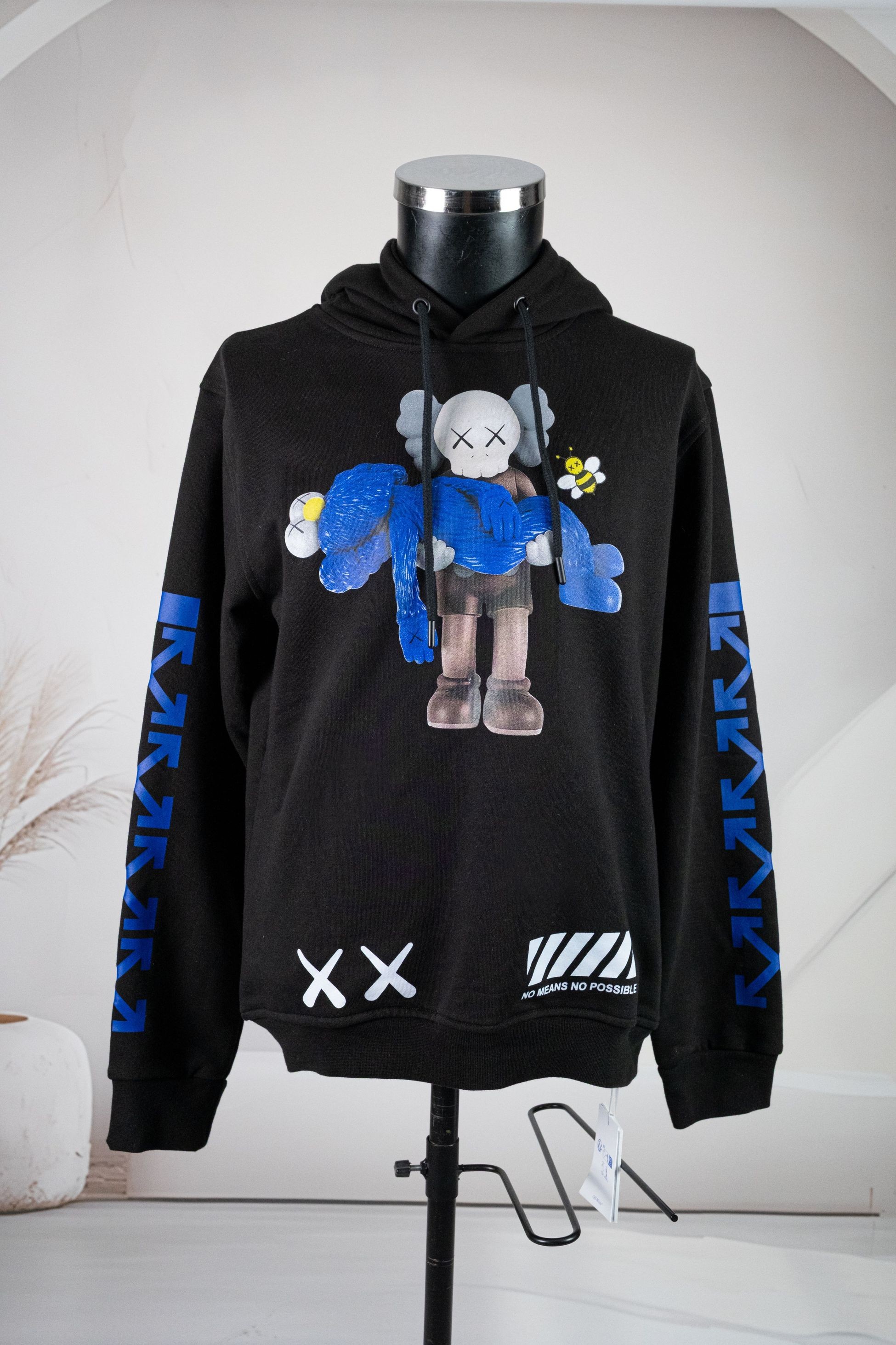 Off White Siyah Kapşonlu Kolları ve Önü Baskılı Sweatshirt