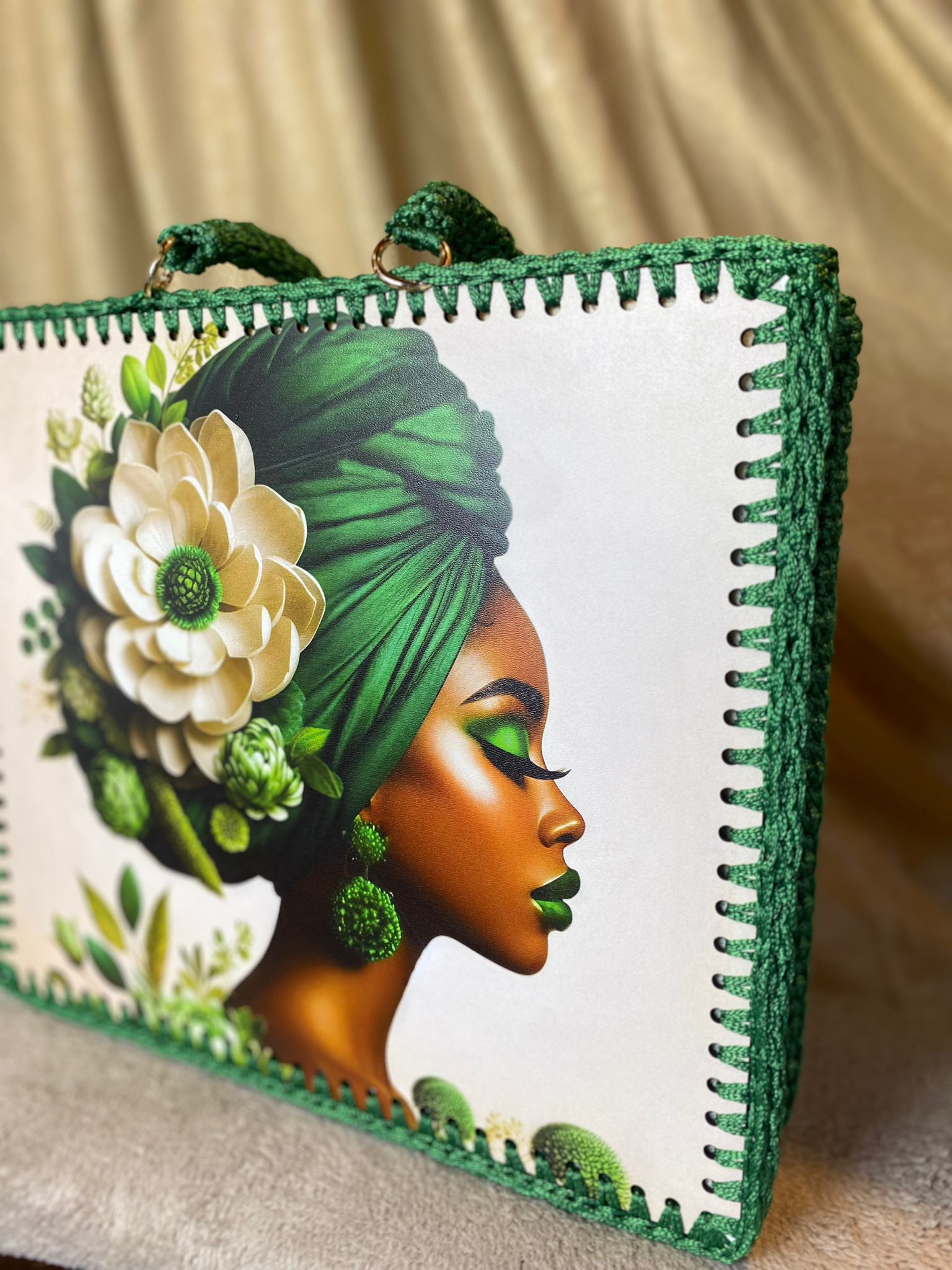 YEŞİL AHŞAP DESTEKLİ EL ÖRME ÇANTA