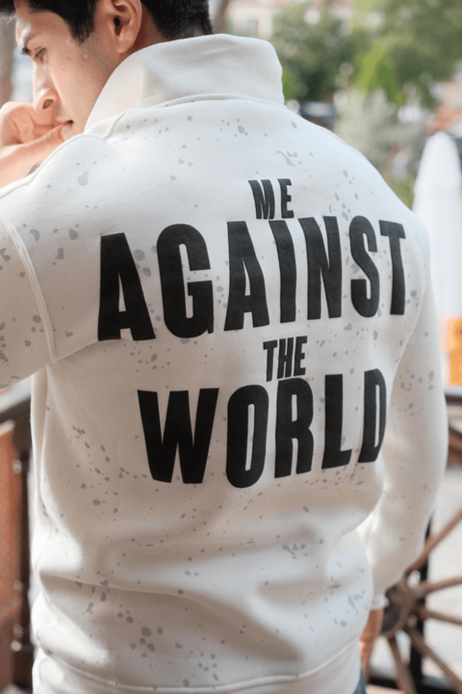 Beyaz Dik Yaka Baskılı Sweatshirt