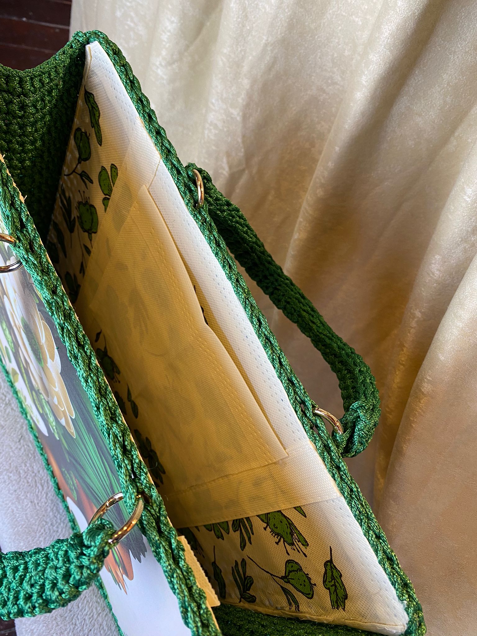 YEŞİL AHŞAP DESTEKLİ EL ÖRME ÇANTA