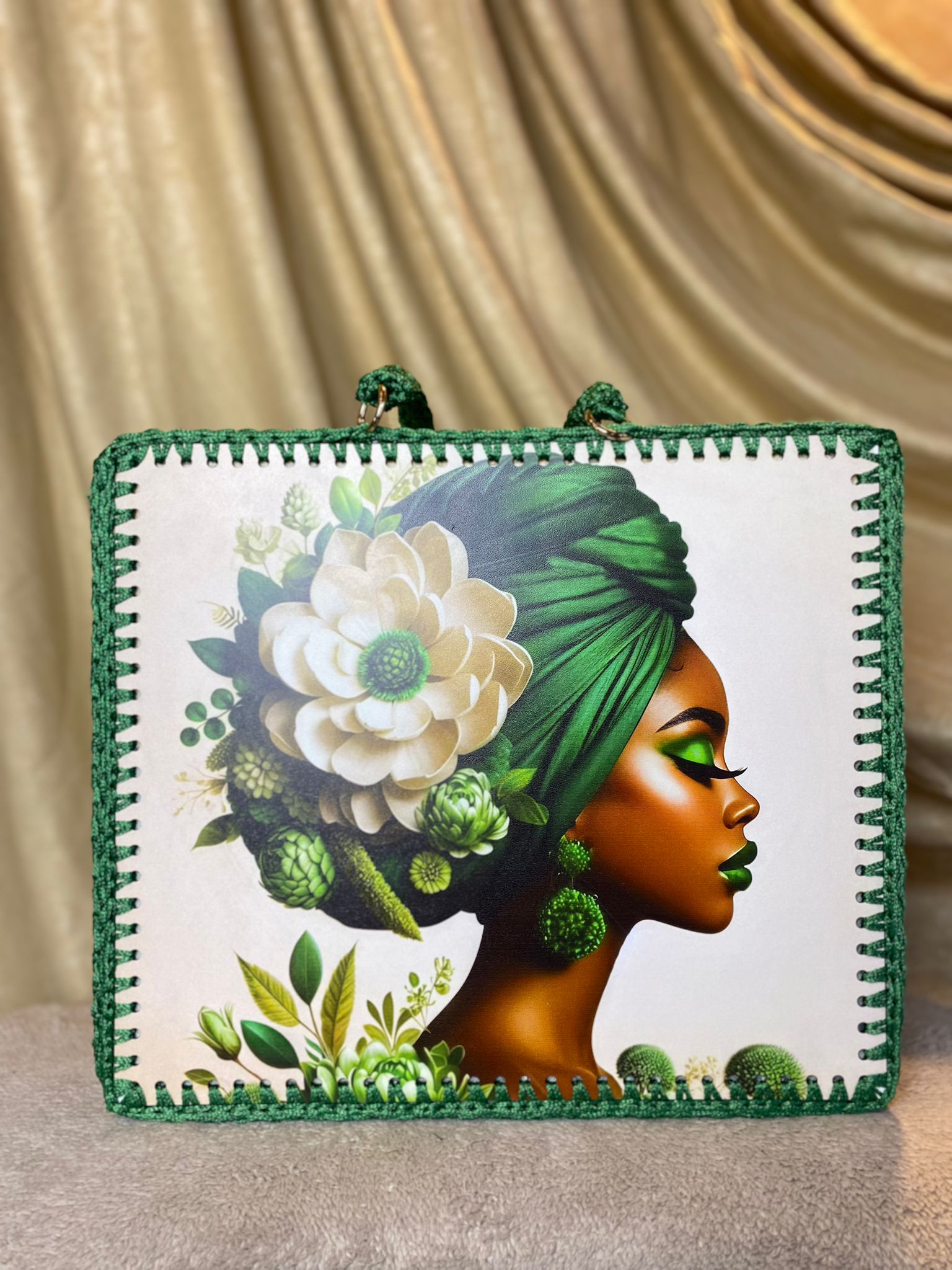 YEŞİL AHŞAP DESTEKLİ EL ÖRME ÇANTA