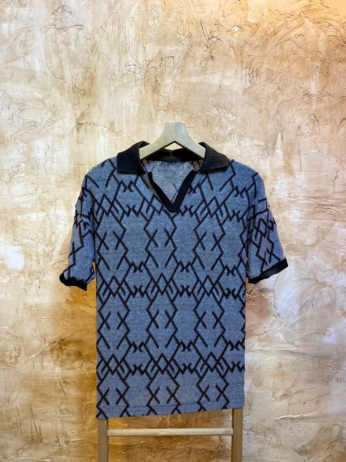 DESENLİ POLO YAKA T-SHİRT
