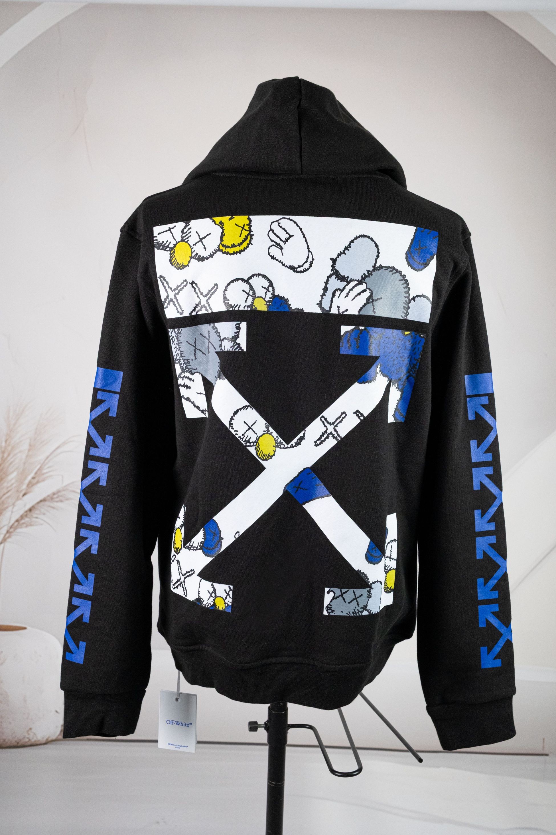 Off White Siyah Kapşonlu Kolları ve Önü Baskılı Sweatshirt