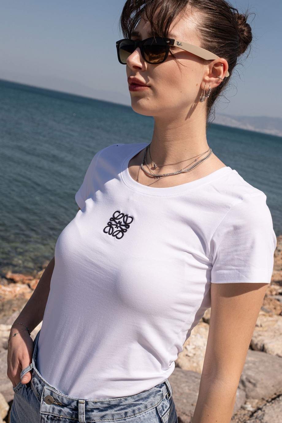 LOEWE GÖĞÜS ARMALI TŞÖRT BEYAZ
