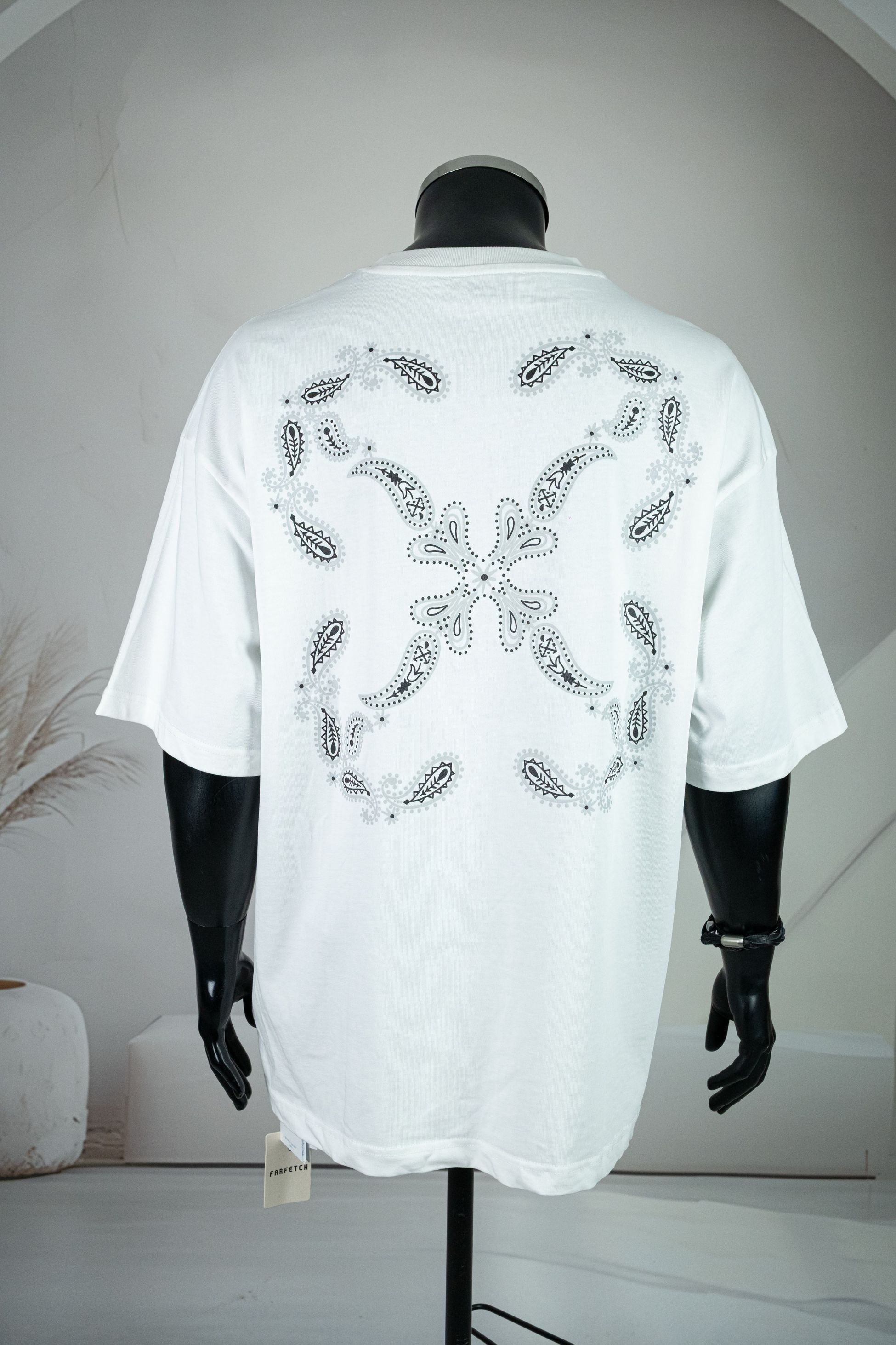 Off White Beyaz Arka ve Yaka Altında Baskı Detaylı Tişört
