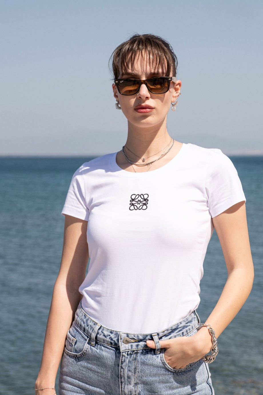 LOEWE GÖĞÜS ARMALI TŞÖRT BEYAZ