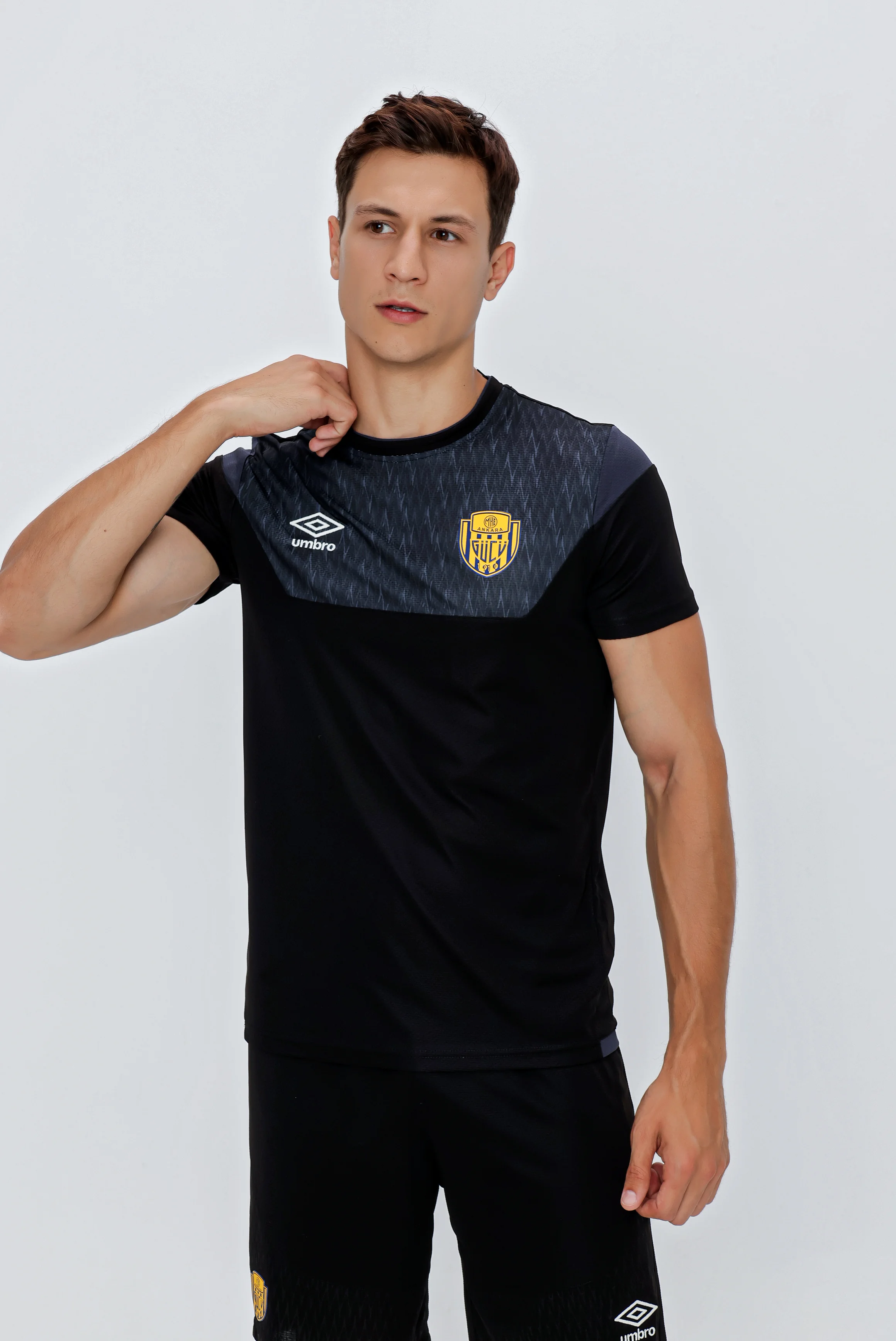 TF-0264 UMBRO DIAMOND TRAINING T-SHIRT