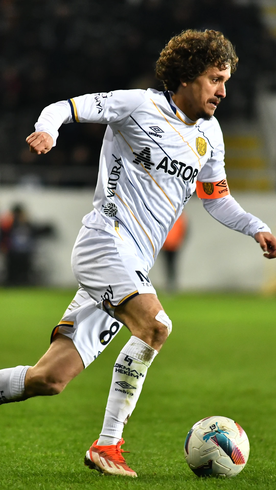 Beyaz Yetişkin Forma