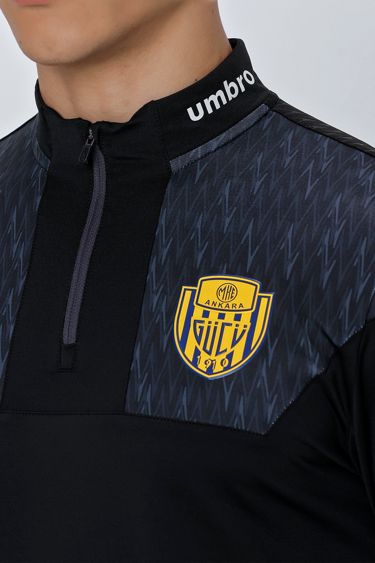 TC-0127 UMBRO DIAMOND TRAINING SWEAT
