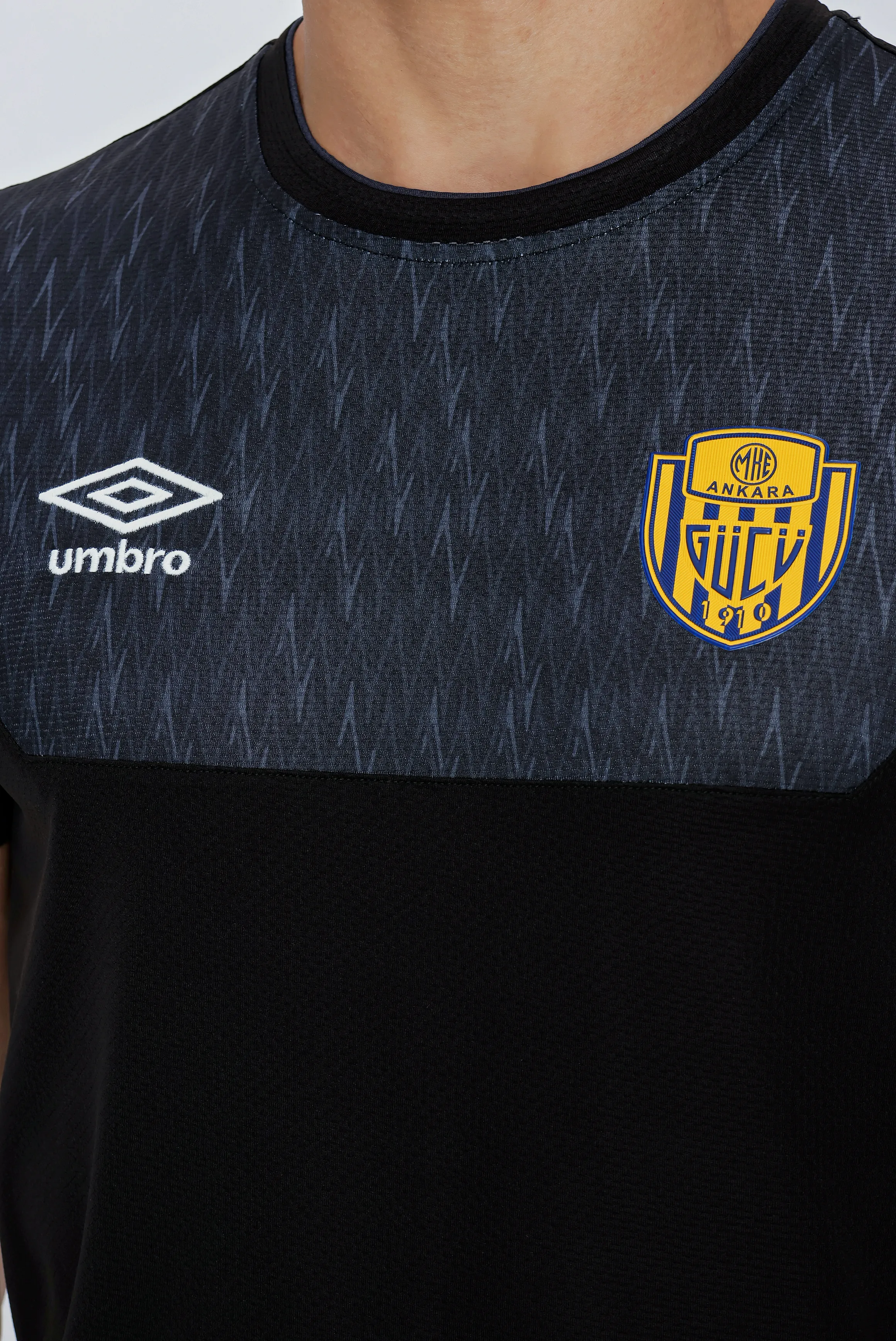 TF-0264 UMBRO DIAMOND TRAINING T-SHIRT