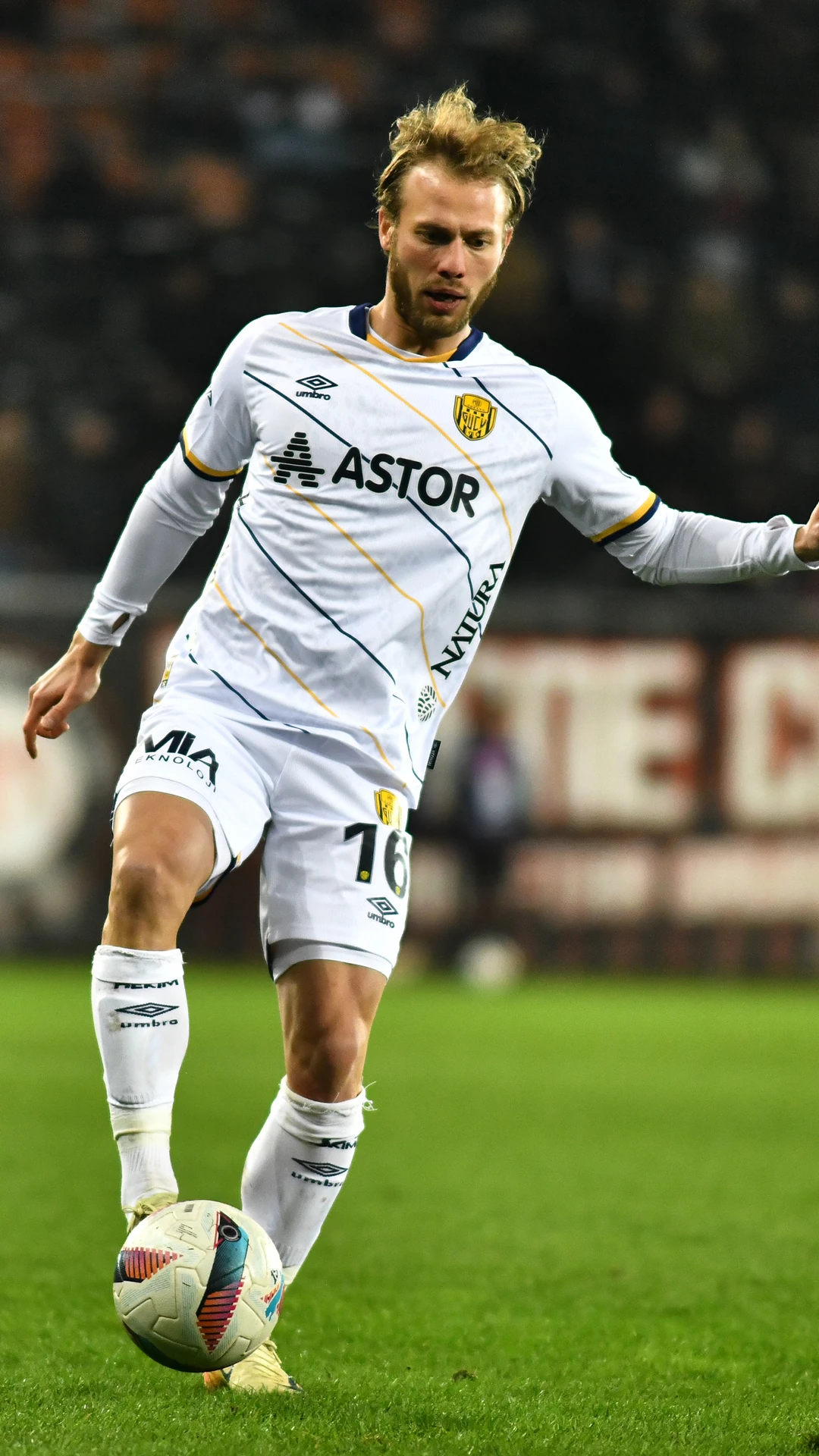 Beyaz Yetişkin Forma