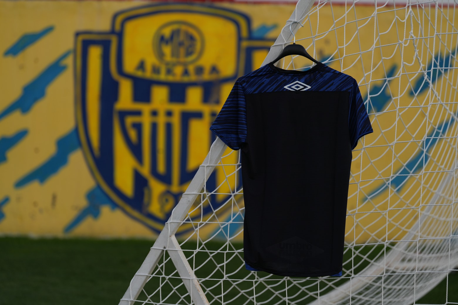 TF-0430 UMBRO PLUS TRAINING TSHIRT D.BLUE