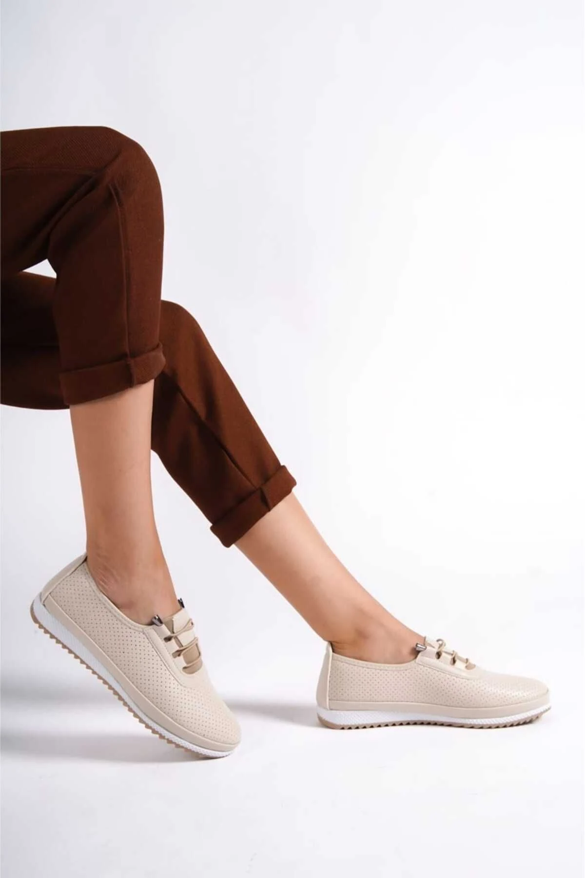 babet ayakkabı delikli günlük780