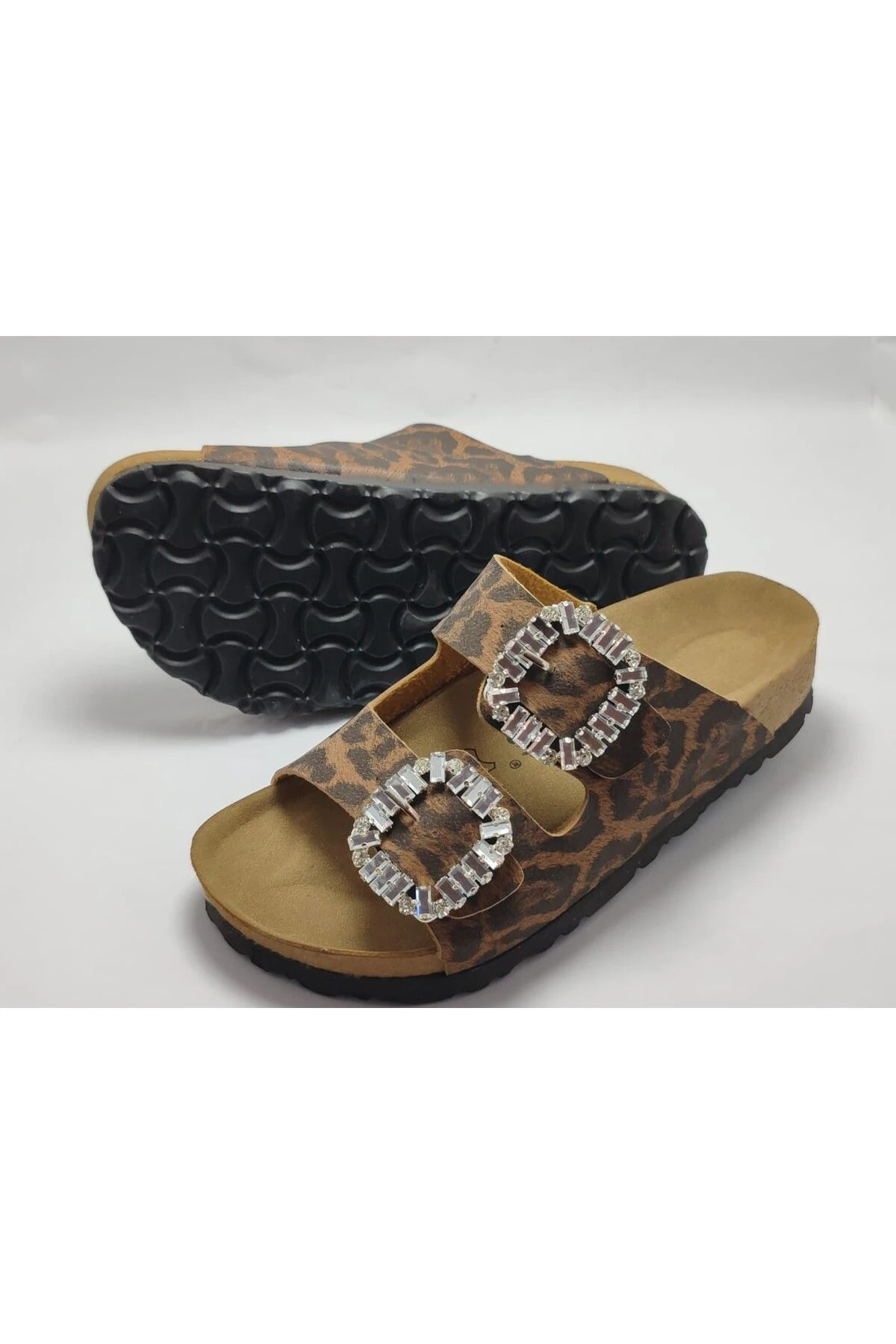 Leopar Taşlı Mantar Tabanlı Çift Tokalı Herşeyle Kombin Terlik