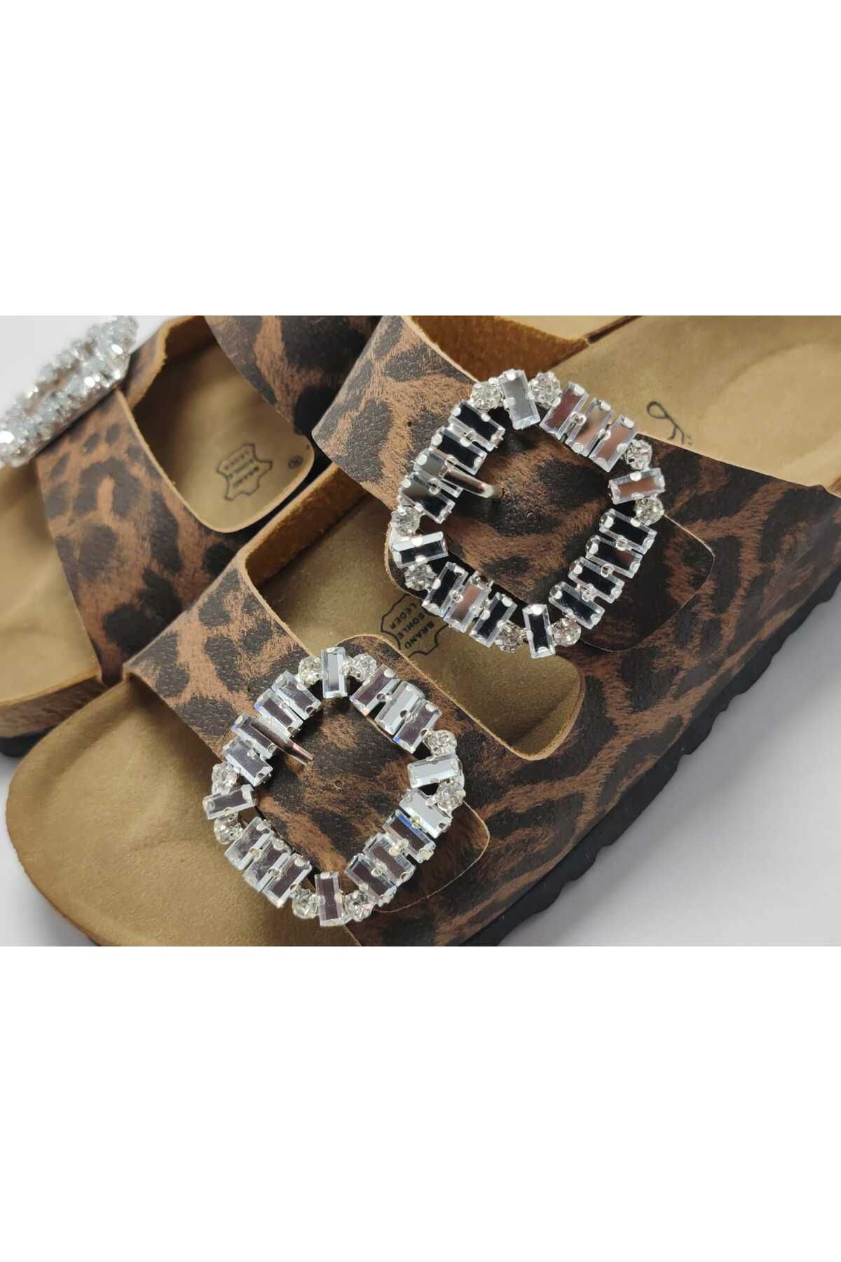 Leopar Taşlı Mantar Tabanlı Çift Tokalı Herşeyle Kombin Terlik