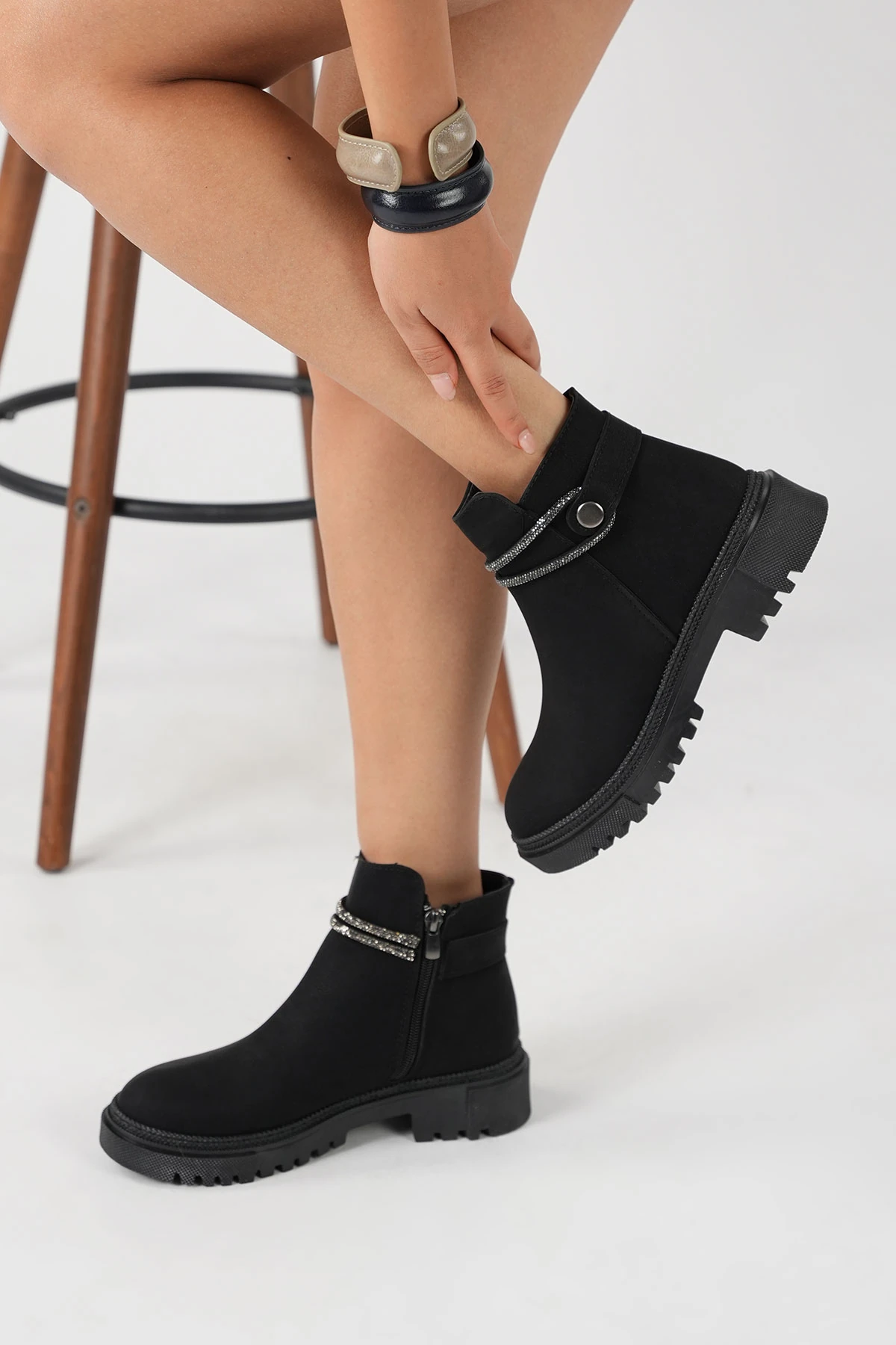 Taşlı Günlük Trend Fermuarlı Rahat Kadın Bot - Siyah