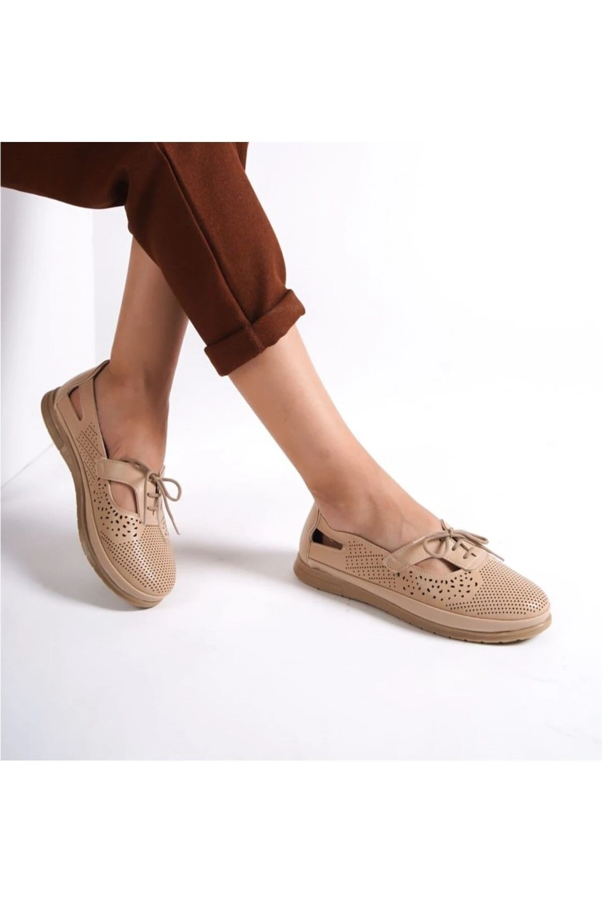 siyah delikli rahat babet