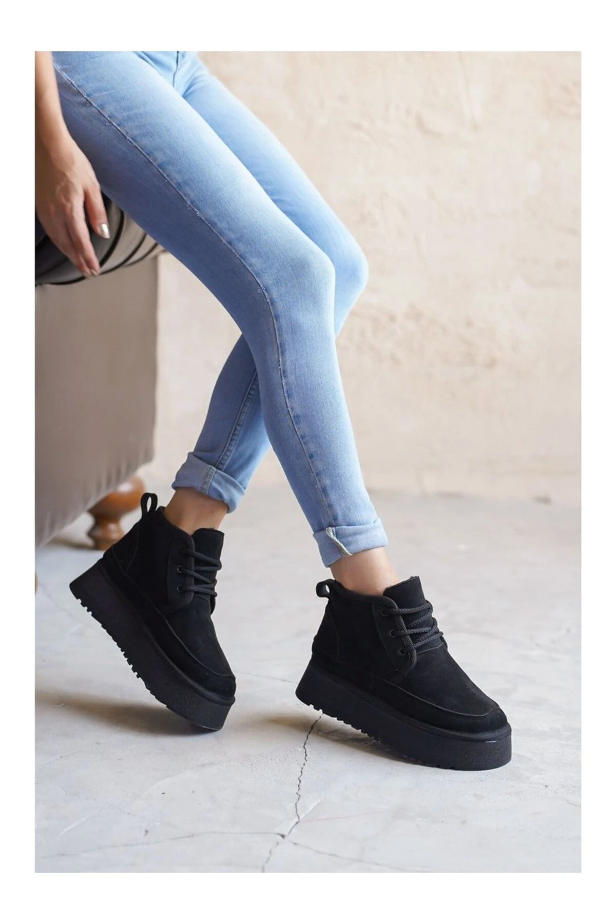 Kadın Kalın Taban Içi Kürklü Yarım Bot Bağcıklı Tefis Süet - Siyah