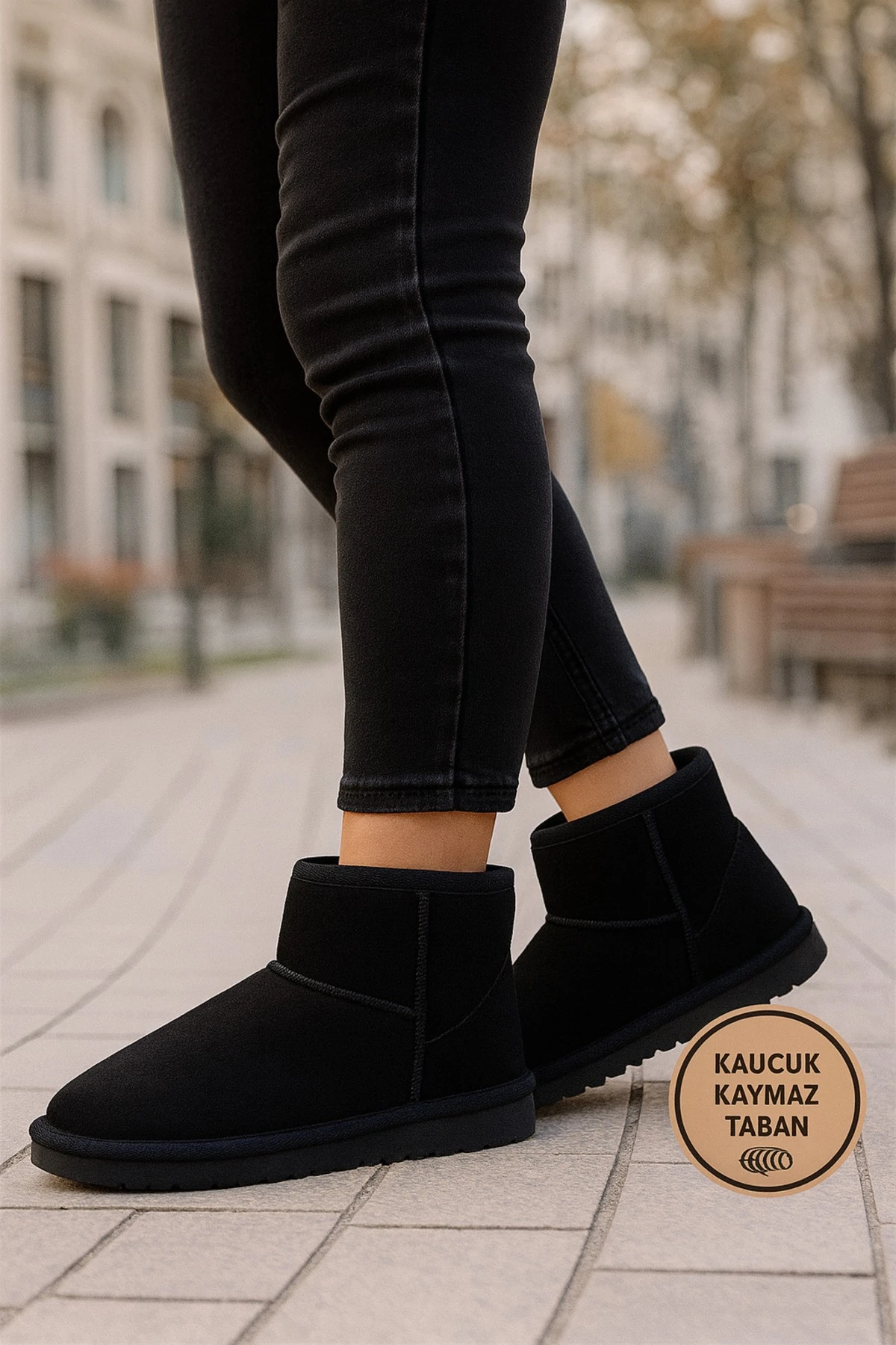 Ultra Mini Kürklü Classic Mini II 1016222 CHE Kadın Bot - SİYAH