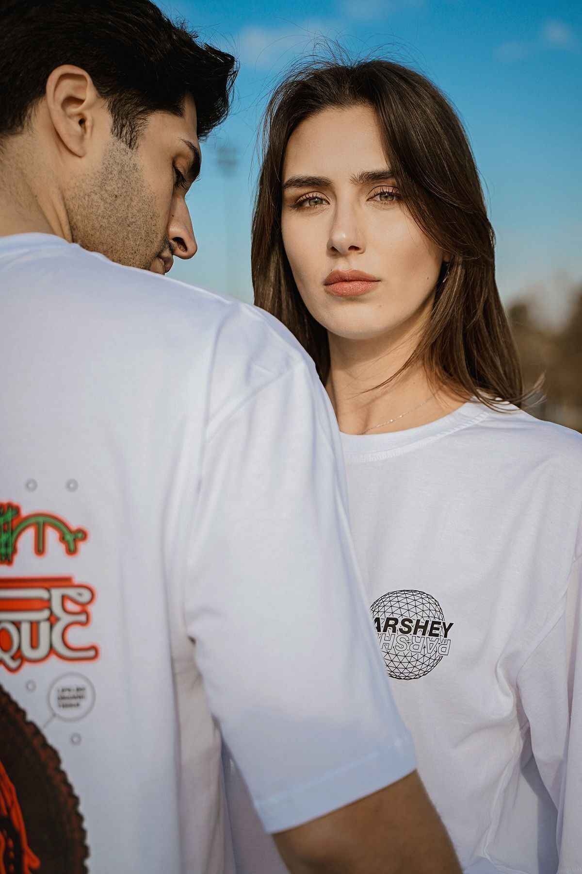 Unisex Beyaz Yarım Kollu Bisiklet Yaka %100 Pamuk Poetica Grotesque Arka Desenli Oversize T-shirt