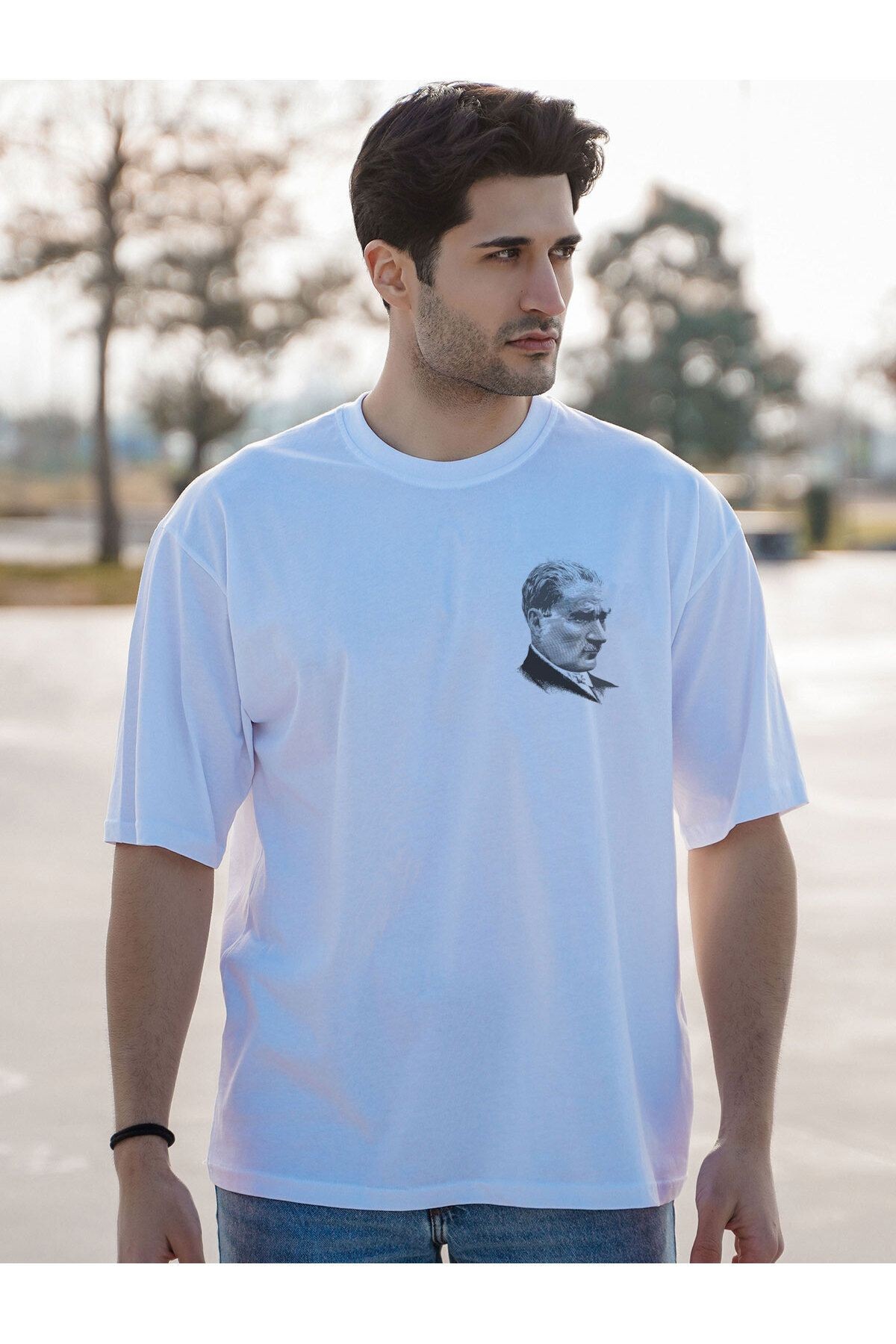 Mustafa Kemal Atatürk Baskılı Oversize Beyaz Yarım Kollu %100 Pamuk T-shirt