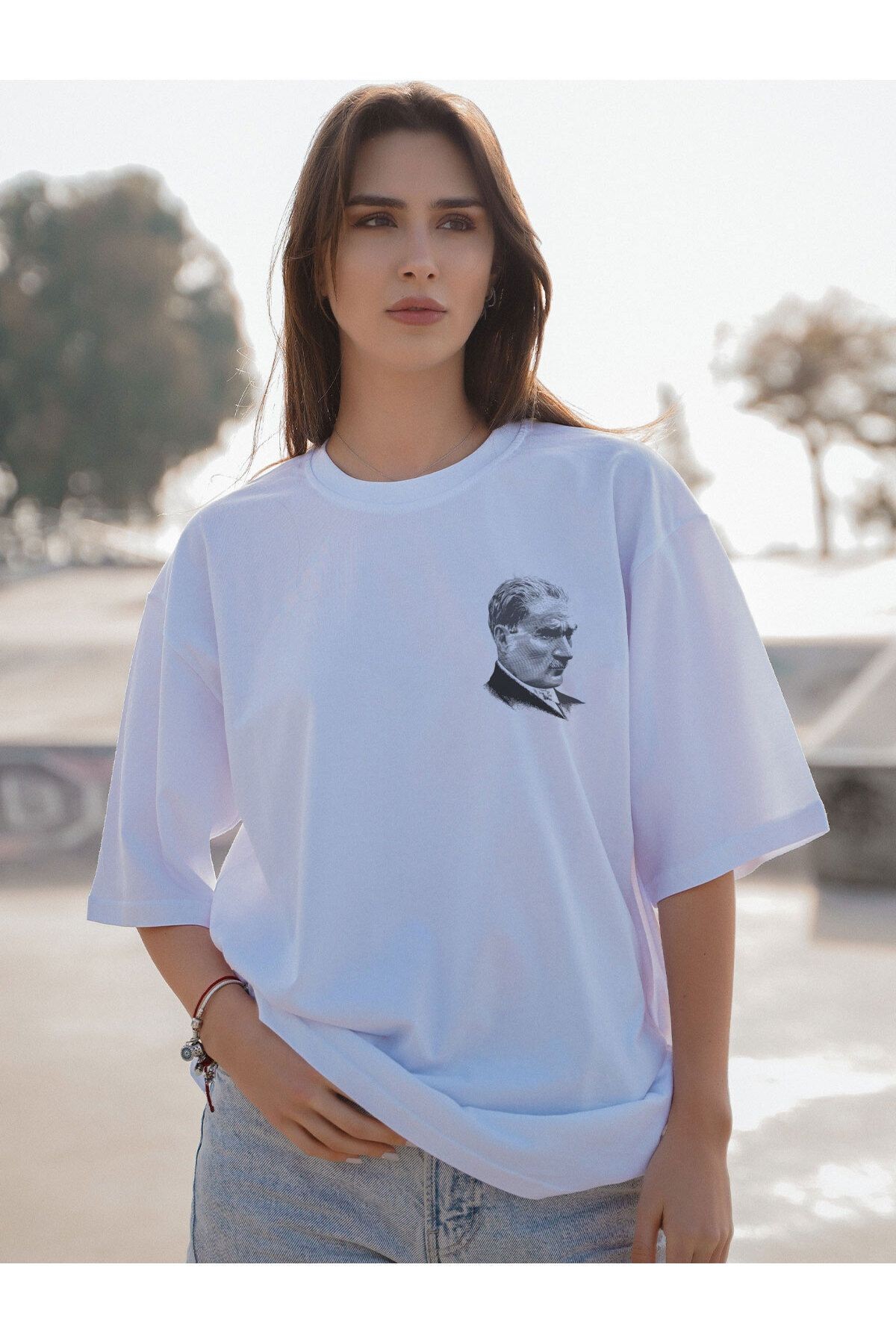 Mustafa Kemal Atatürk Baskılı Oversize Beyaz Yarım Kollu %100 Pamuk T-shirt