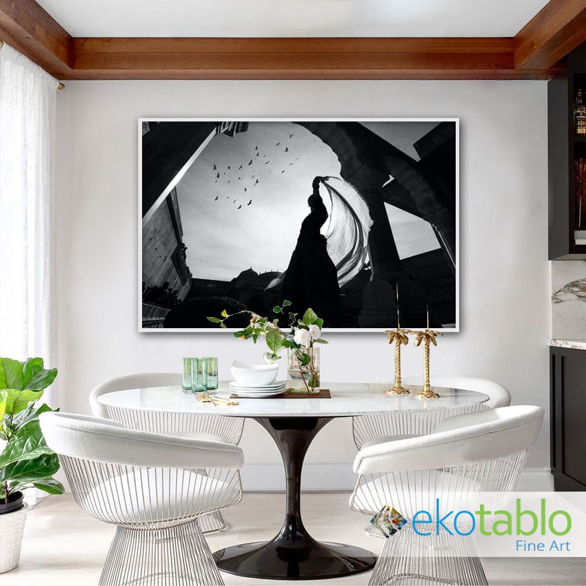 Kuşlar ve Kadın Kanvas Tablo image