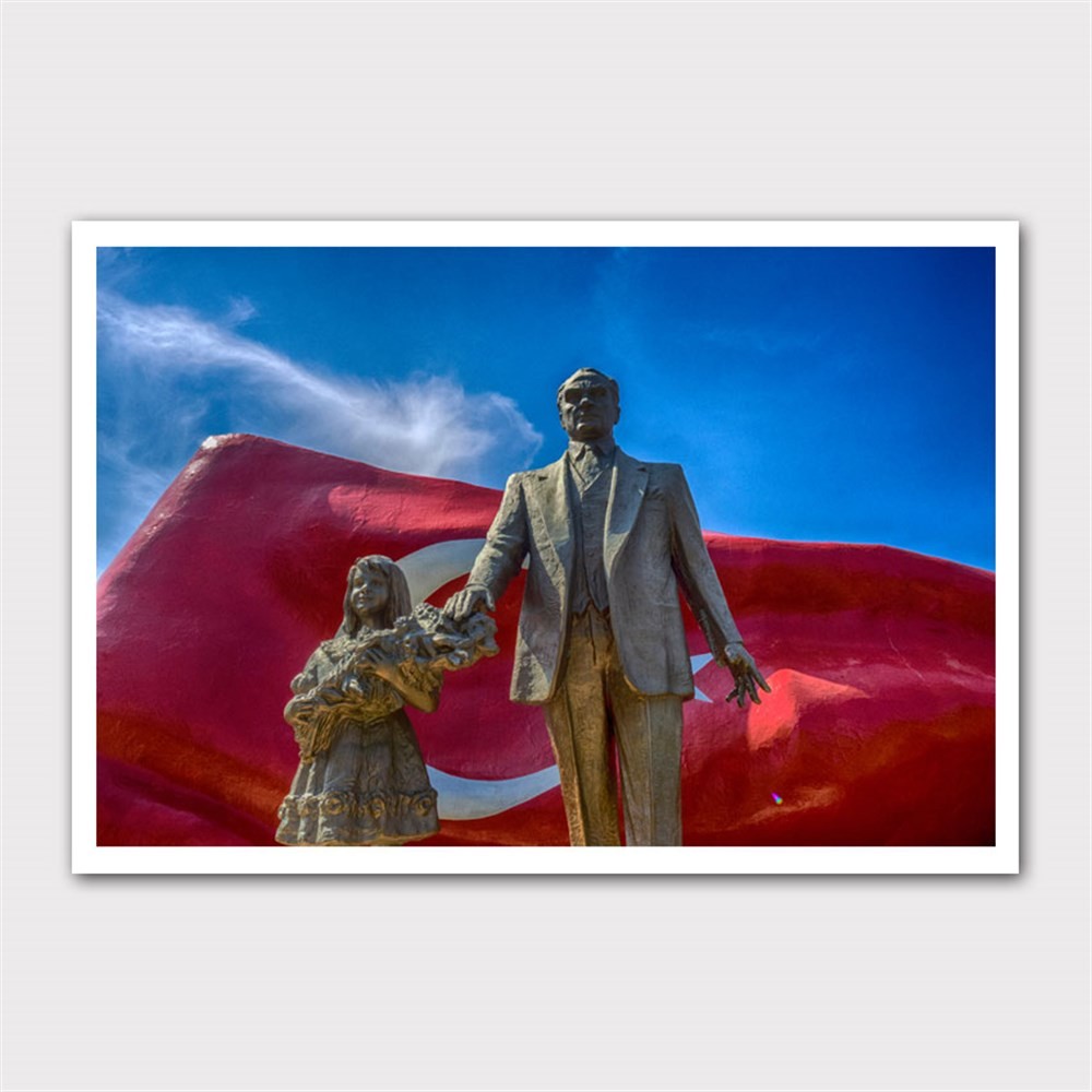 Atatürk ve Küçük Kız Heykeli Kanvas Tablo