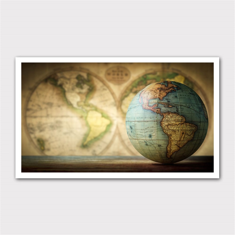 Harita Önünde Dünya Küresi Kanvas Tablo