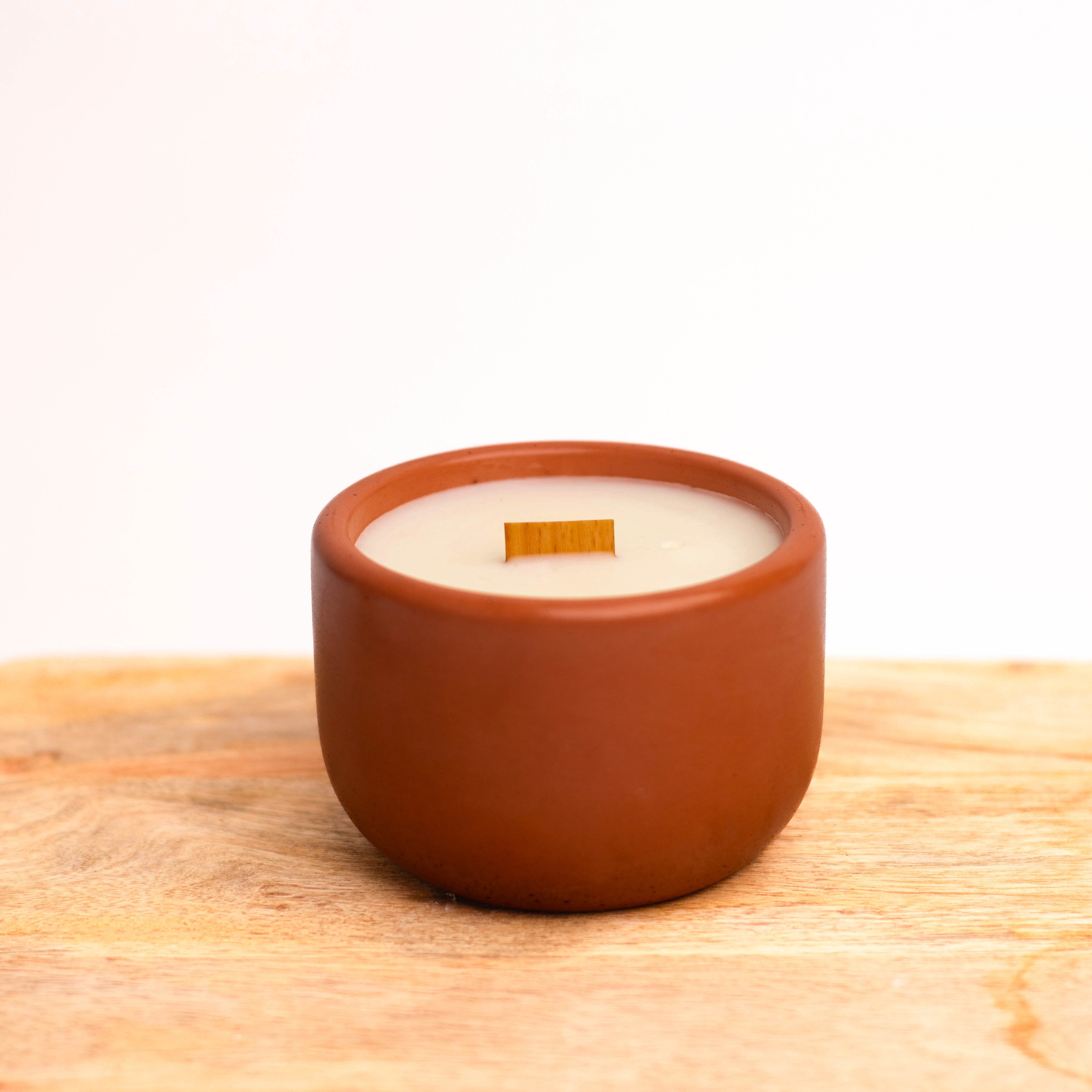 Terracotta Candle - Handcrafted Soy Wax 200gr Whispering Gardenia