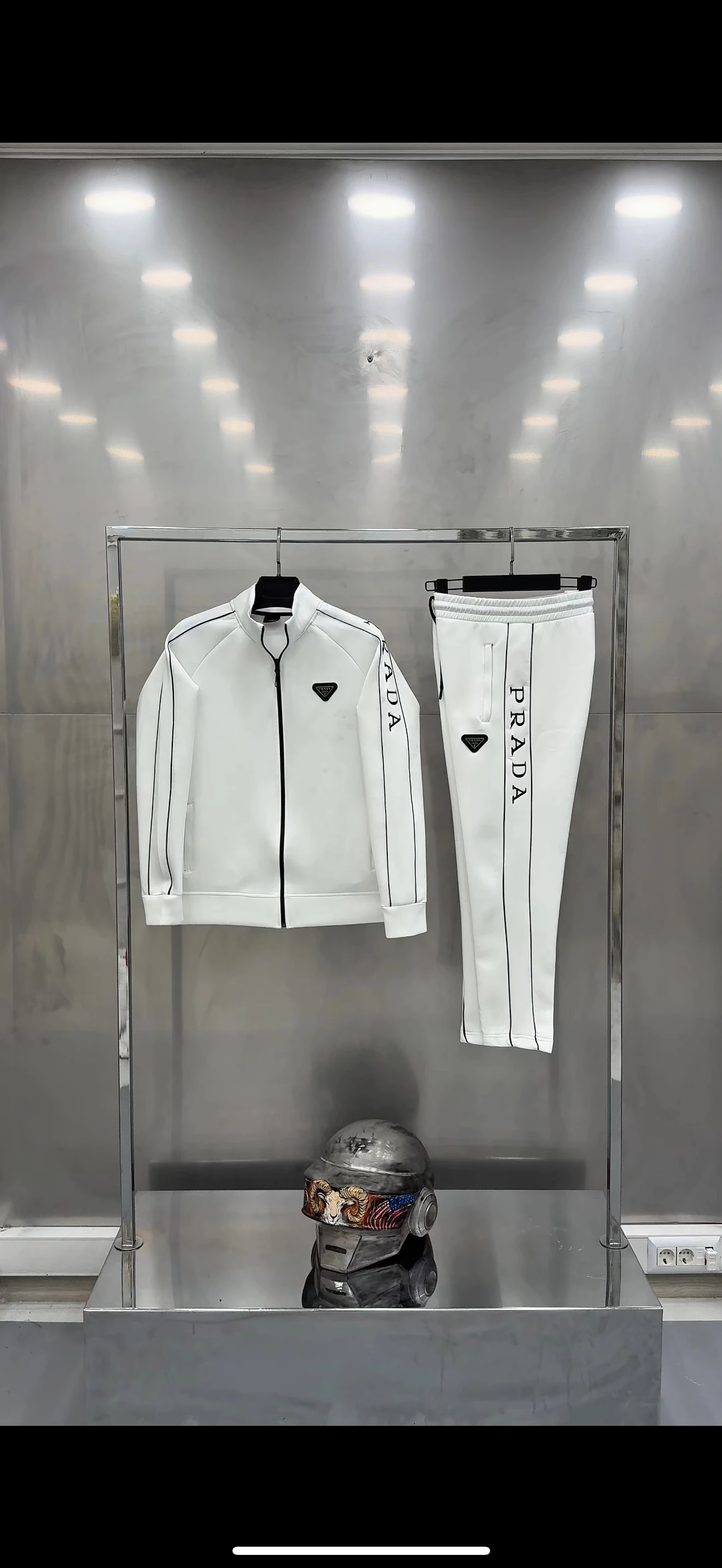 Prad Detaylı İthal Eşofman Takımı Beyaz 