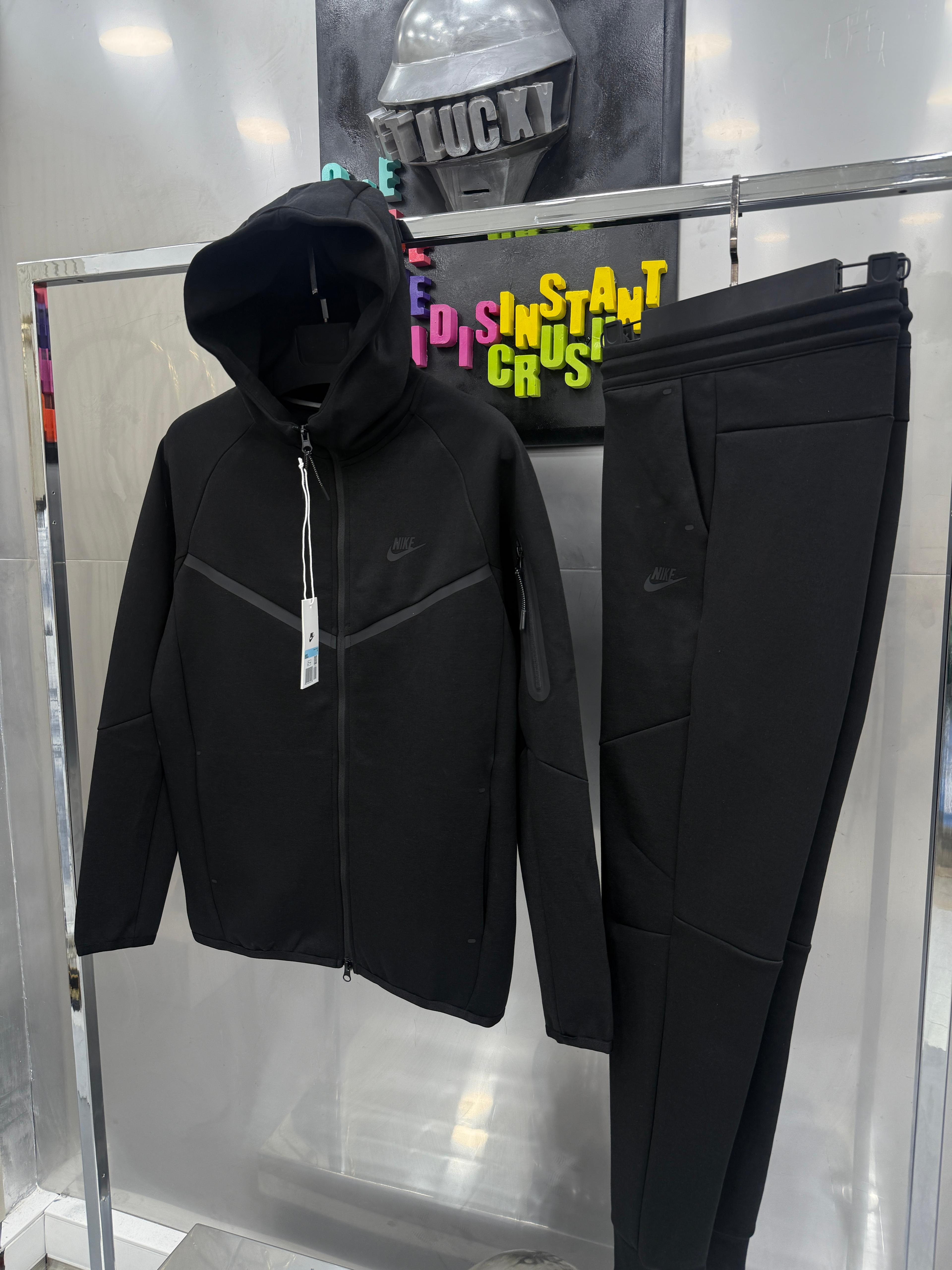 Nk Tech Fleece Takım Siyah