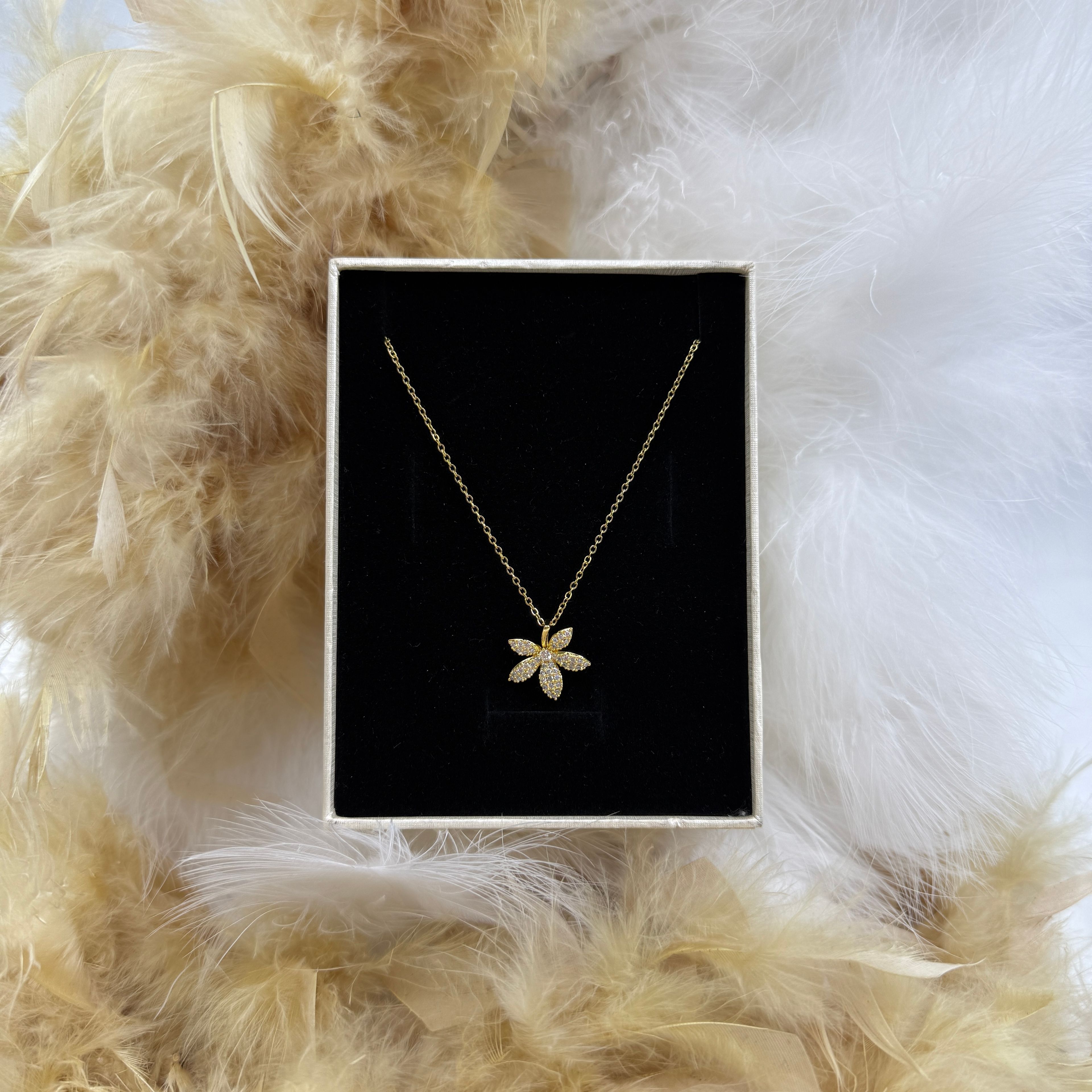 Golden Petal Çelik Kolye