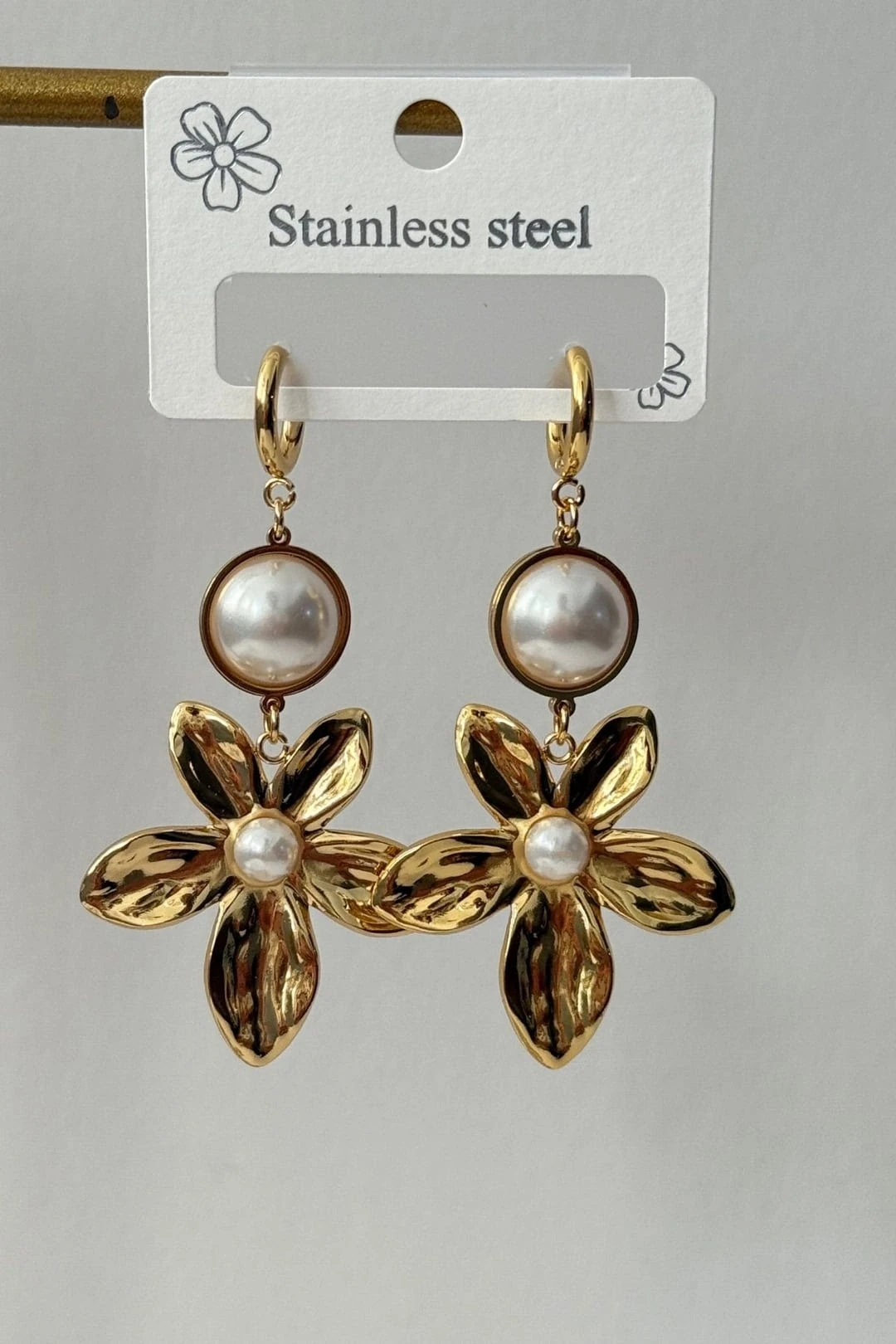 Çelik Sallantılı Çiçek Küpe