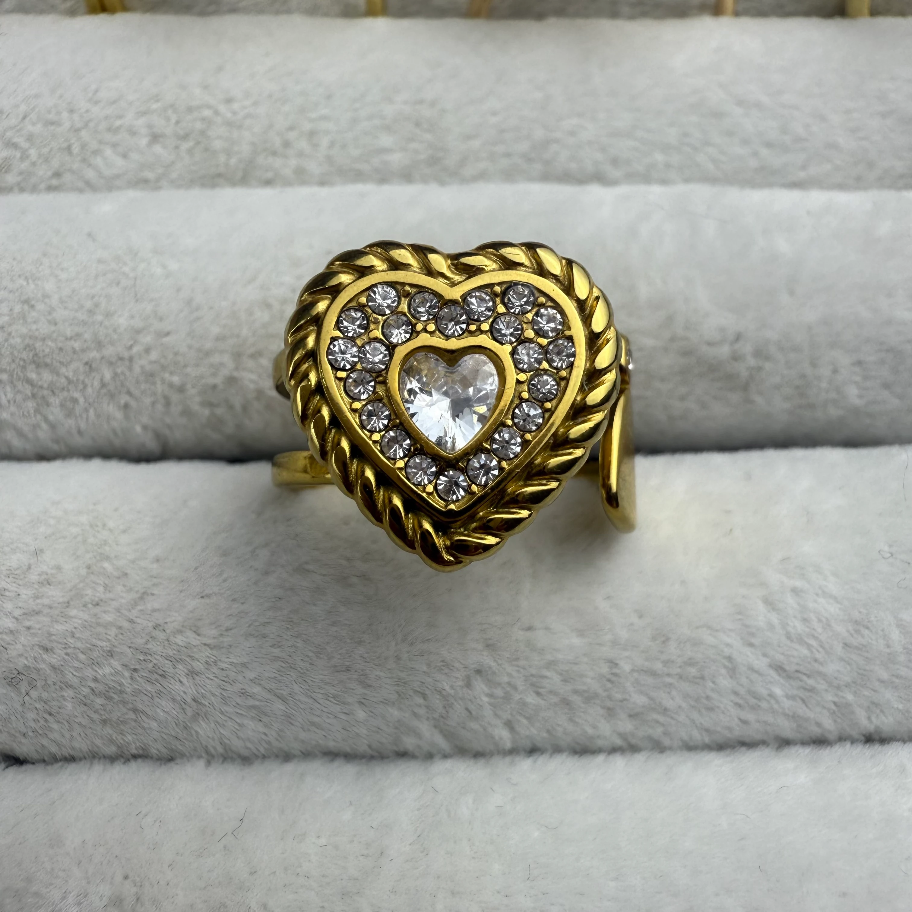 Taşlı Kalp Çelik Yüzük 