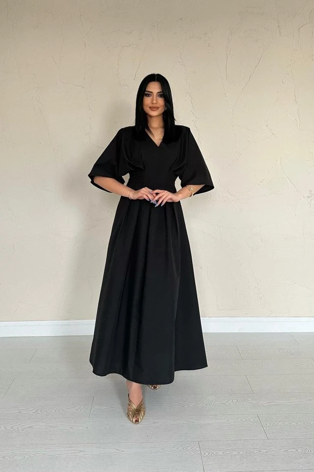 Siyah Pileli Uzun Elbise