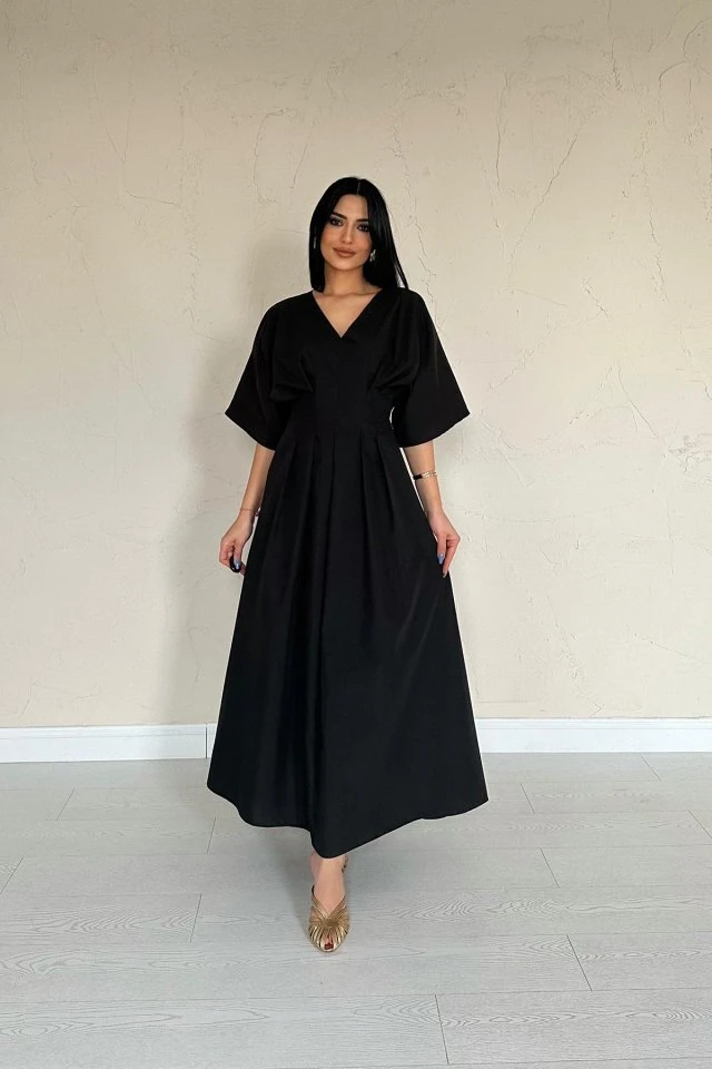 Siyah Pileli Uzun Elbise