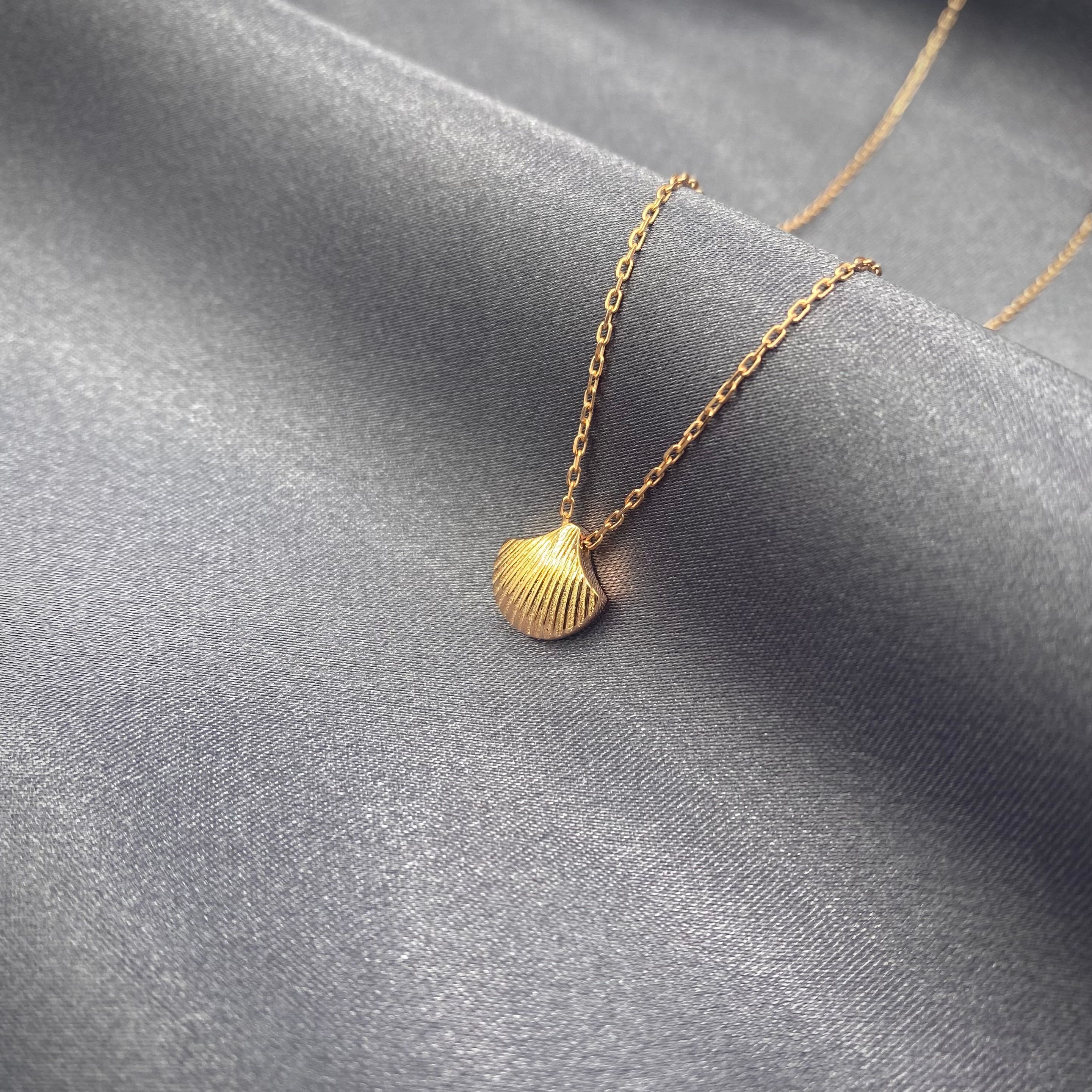 Oyster Necklace - Rose Gold